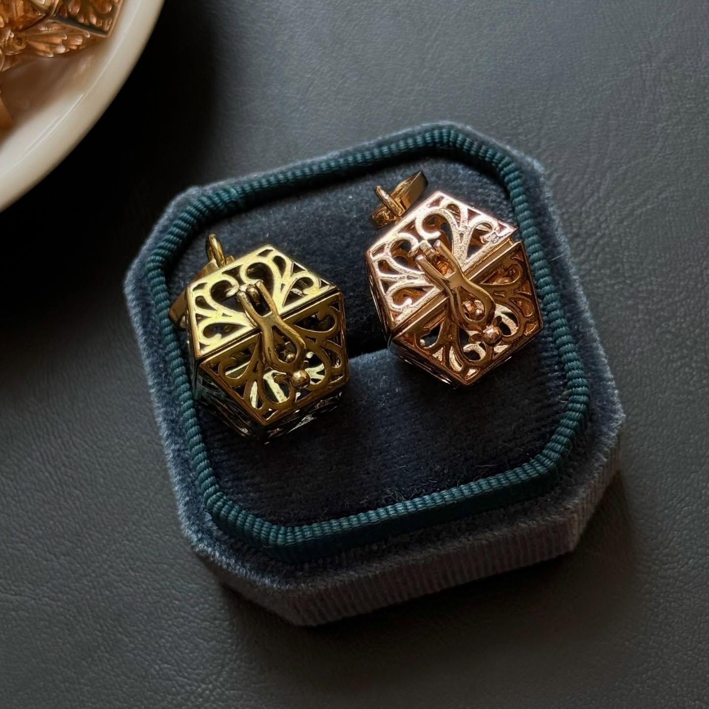 [原石] 水晶球小盒 可放 13mm以下小球