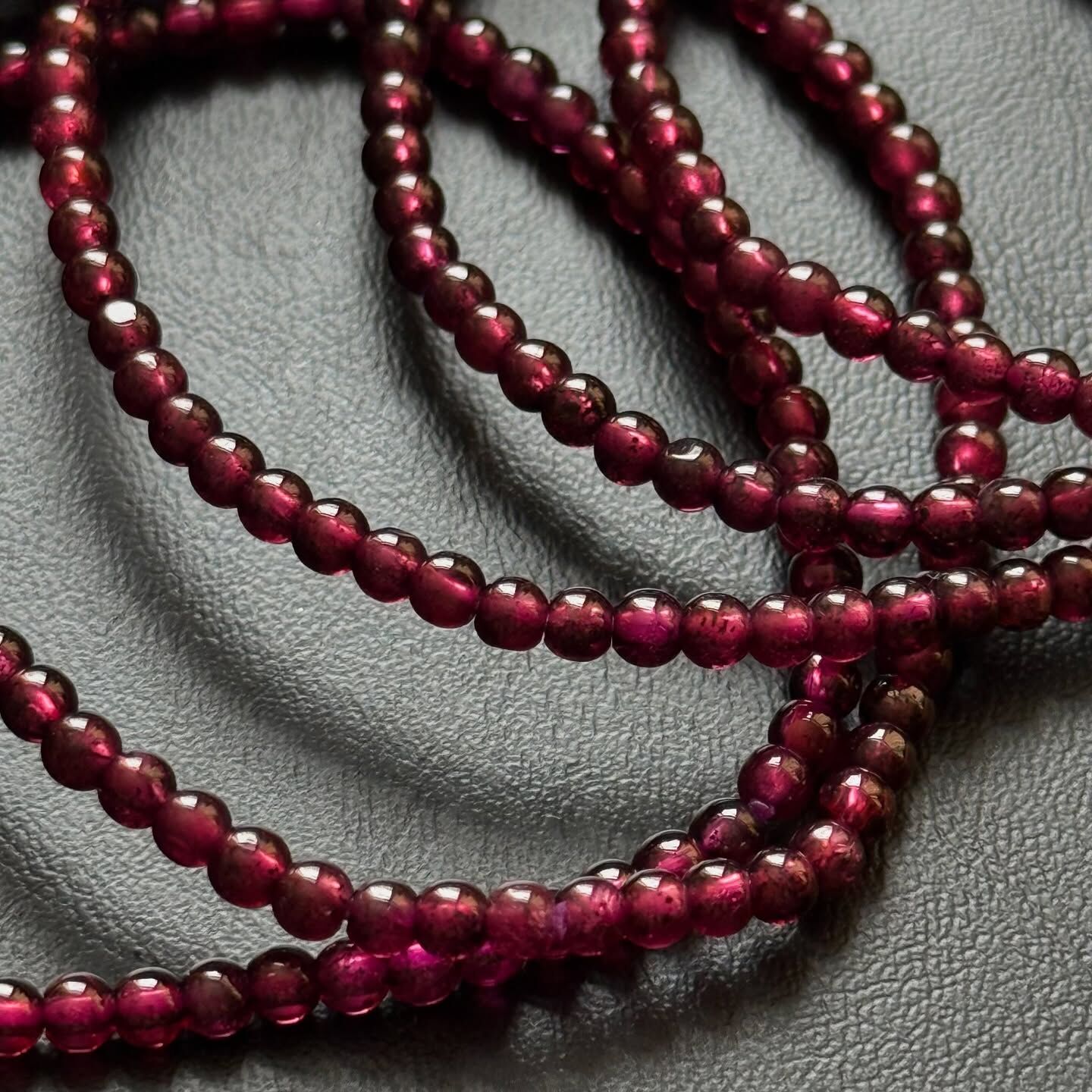 [原石] 紫烏牙石榴石 水晶手串