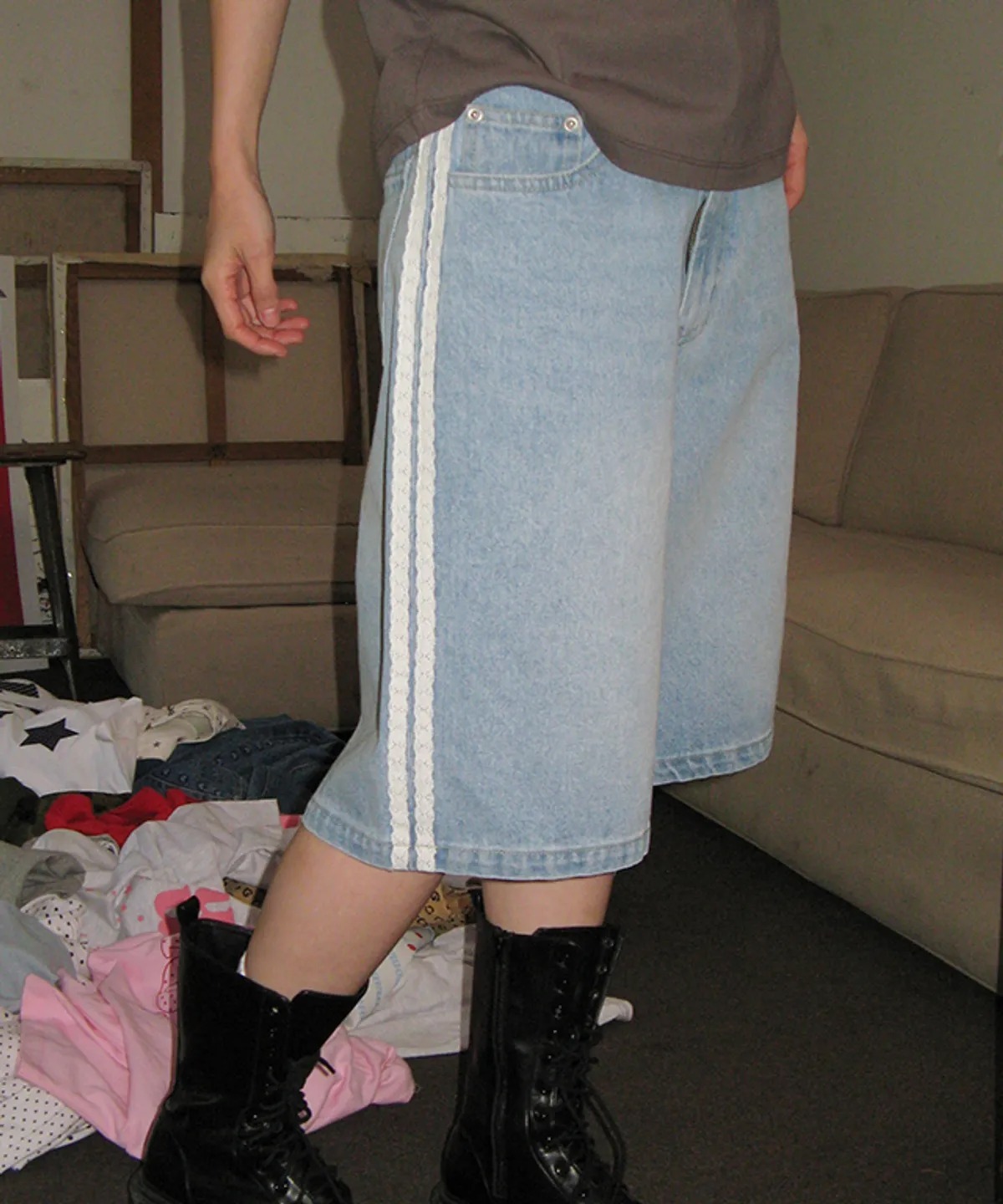 RONRON SIDE LACE TRACK DENIM SHORTS