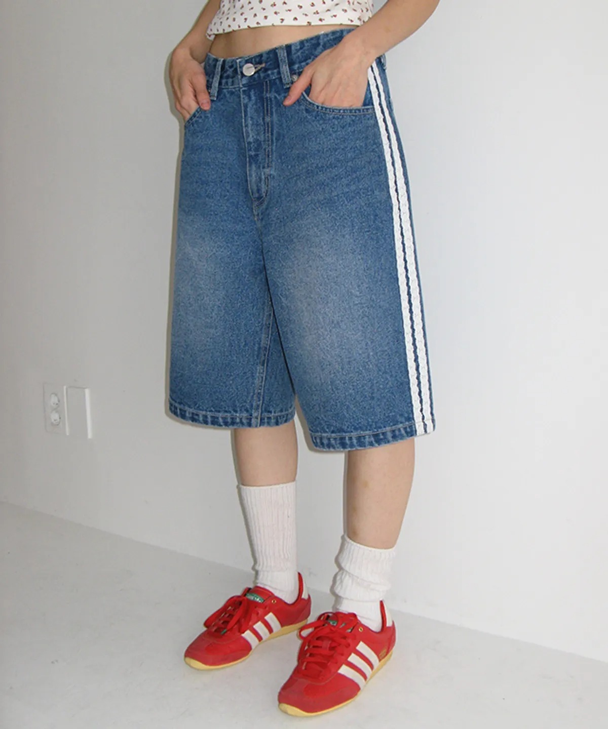 RONRON SIDE LACE TRACK DENIM SHORTS