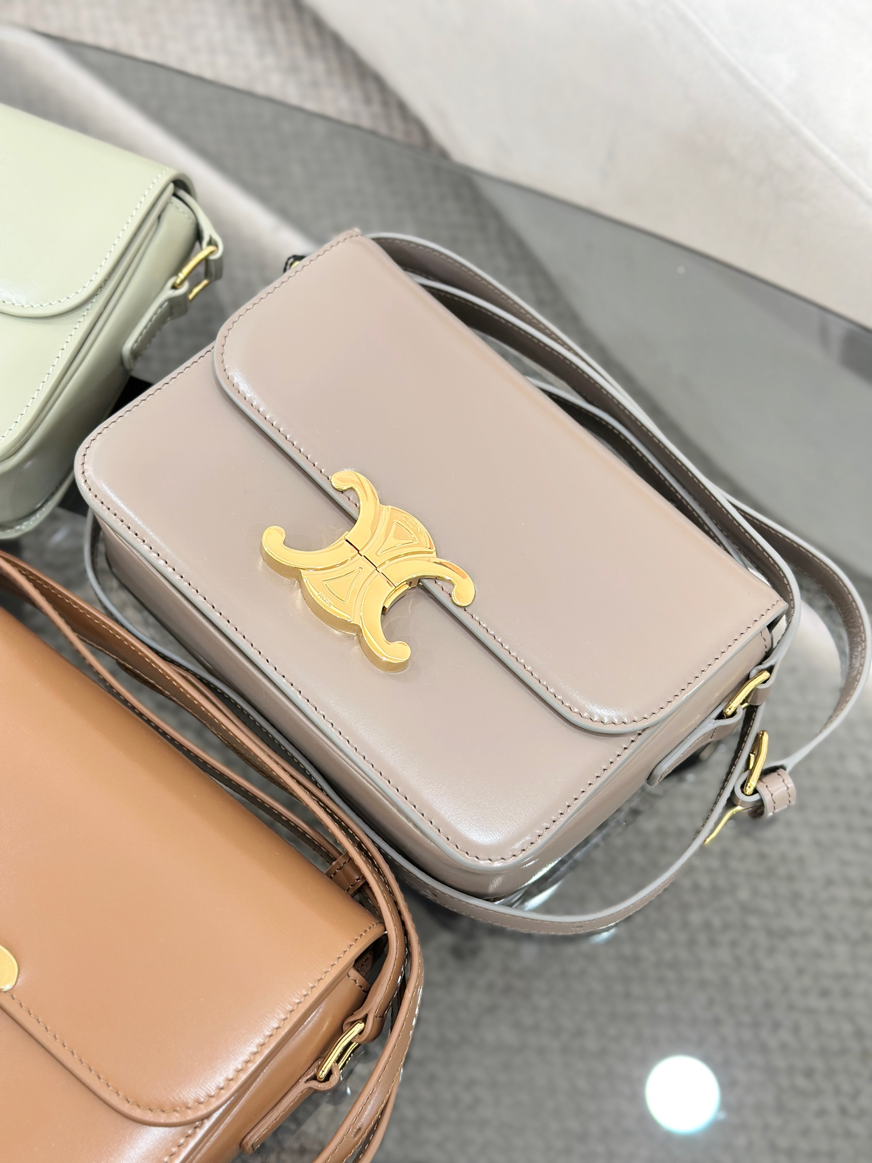 CELINE Teen Triomphe