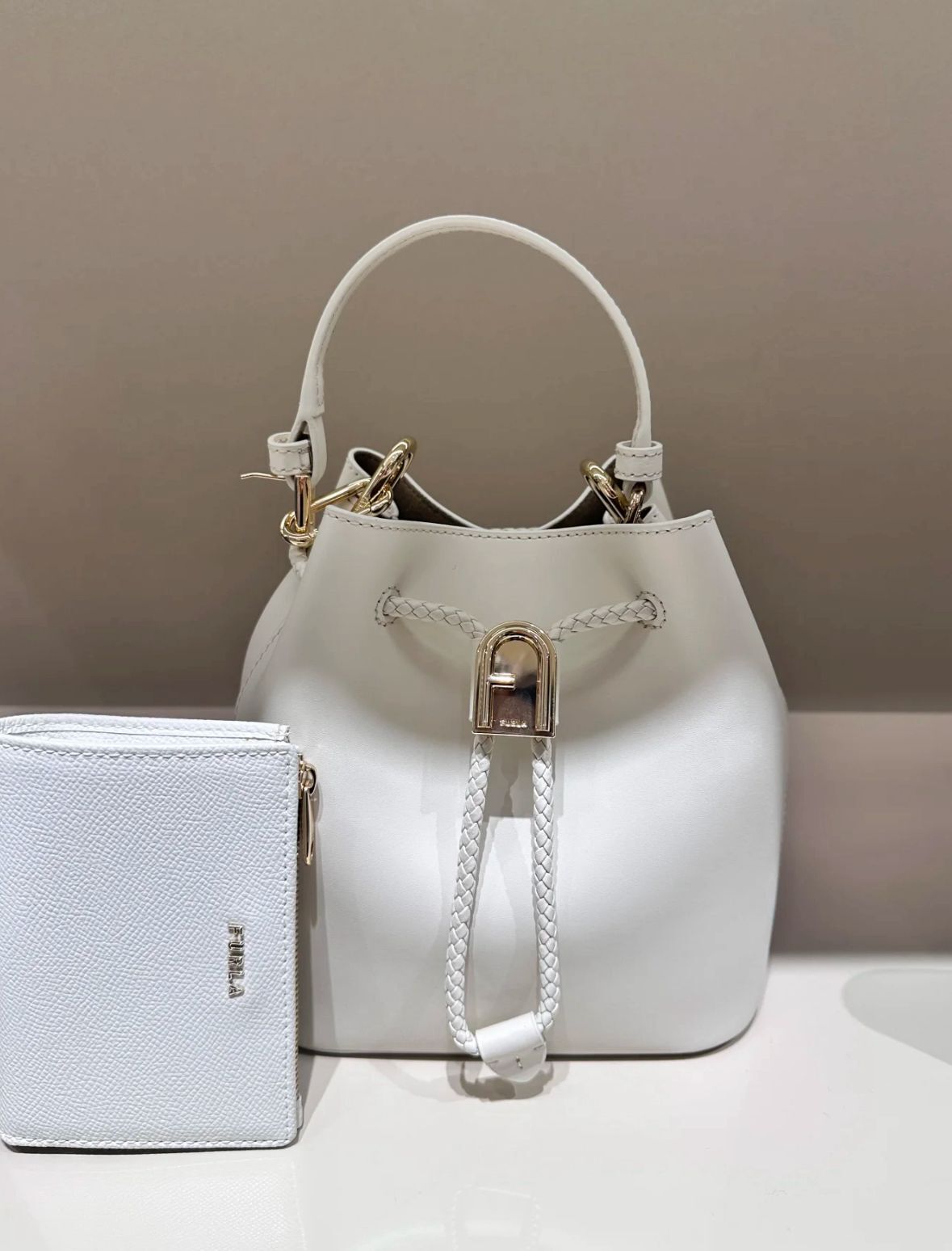 【直播】Q072405 Furla Panna 白色水桶包