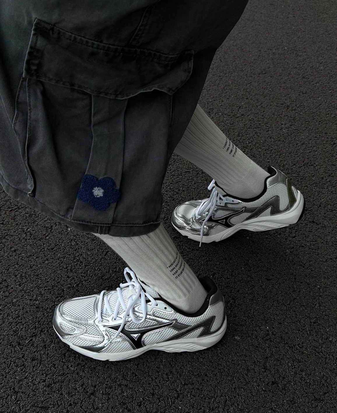Mizuno銀色跑鞋✨輕量舒適百搭慢跑鞋 男女同款圓頭鞋｜運動日常穿搭必備 July25