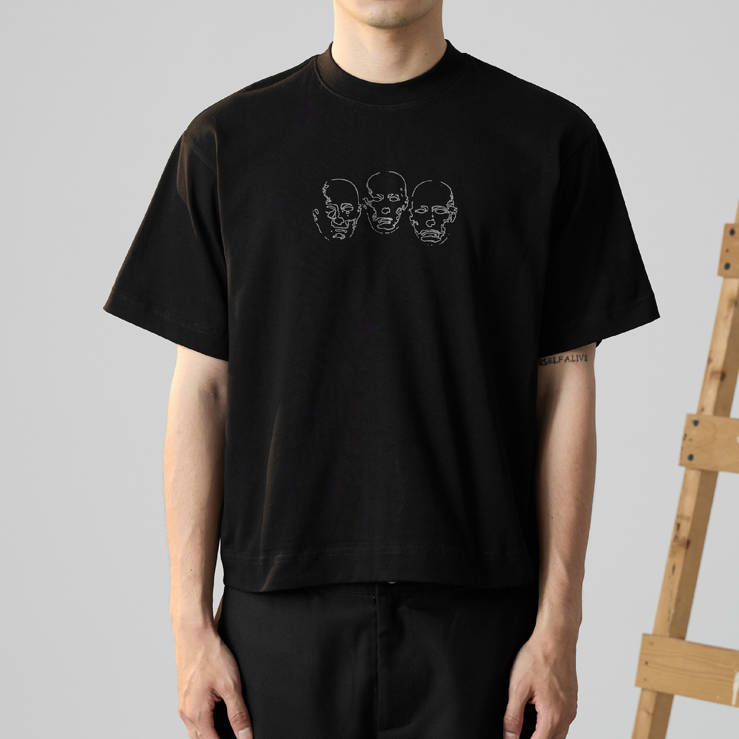 Anonymous Talking TRIO Tee 圖像寬短Tee