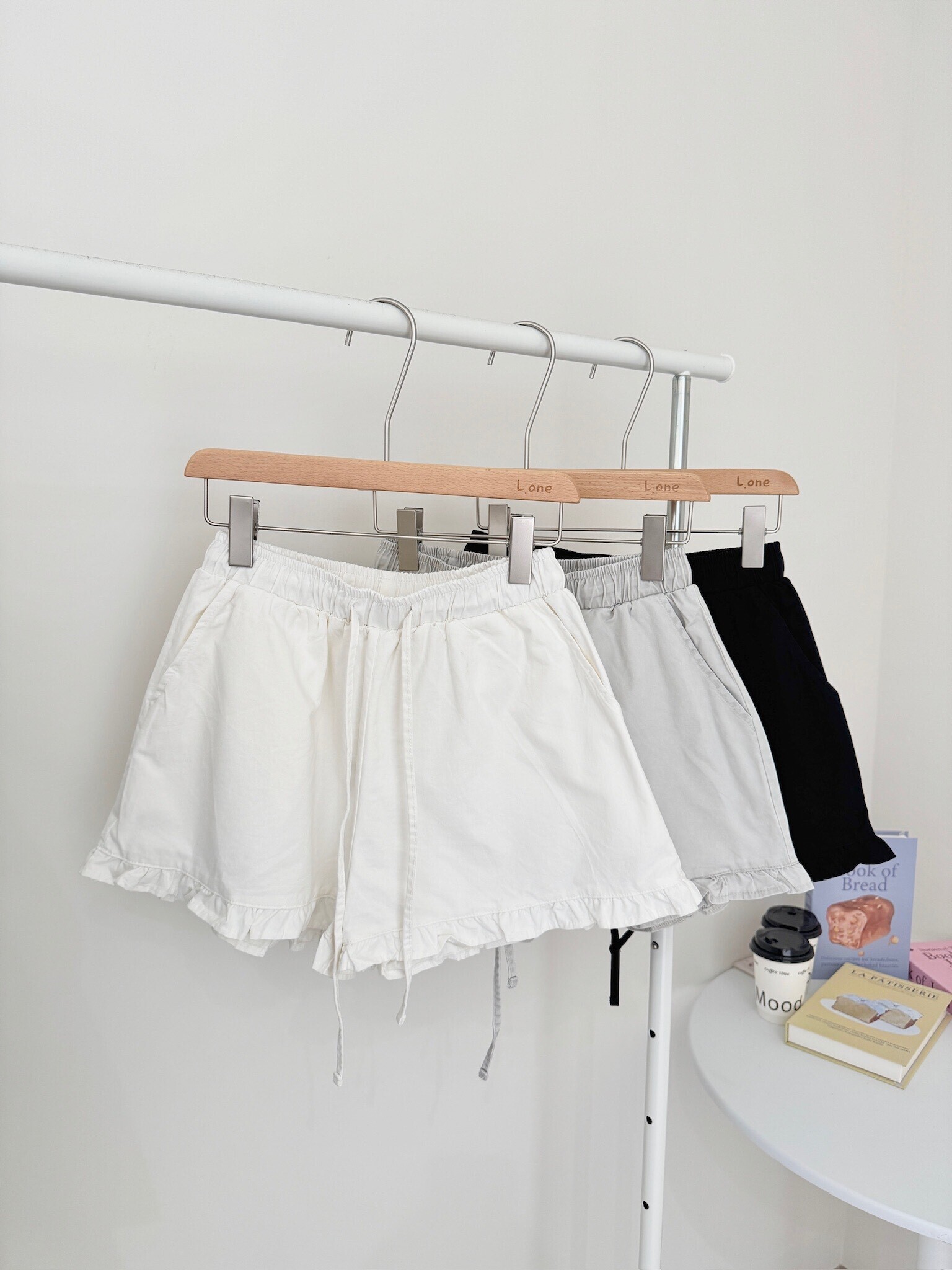 下擺木耳邊抽繩短褲