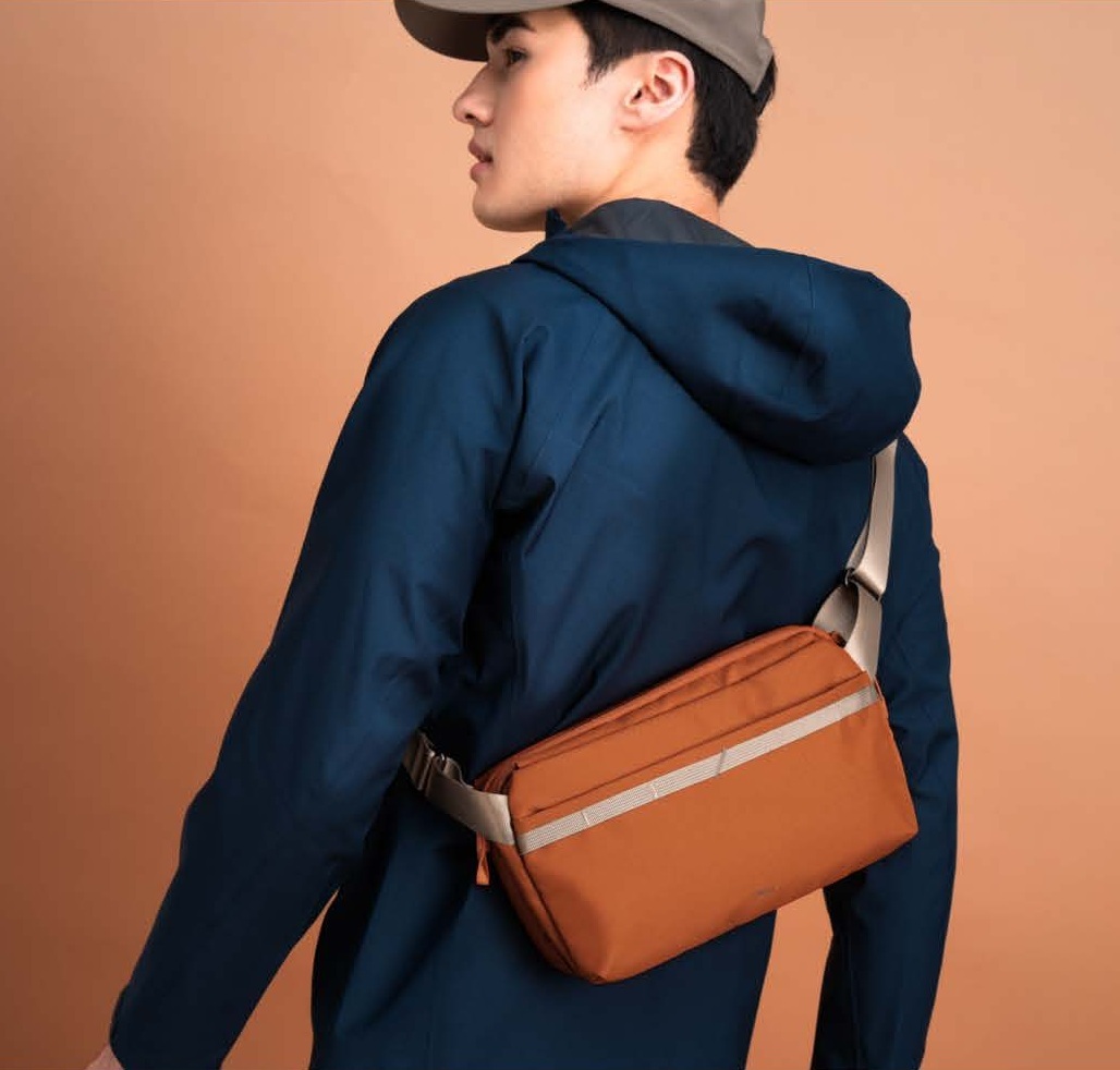 UNIQ Denver 帆布斜背包 (5L)