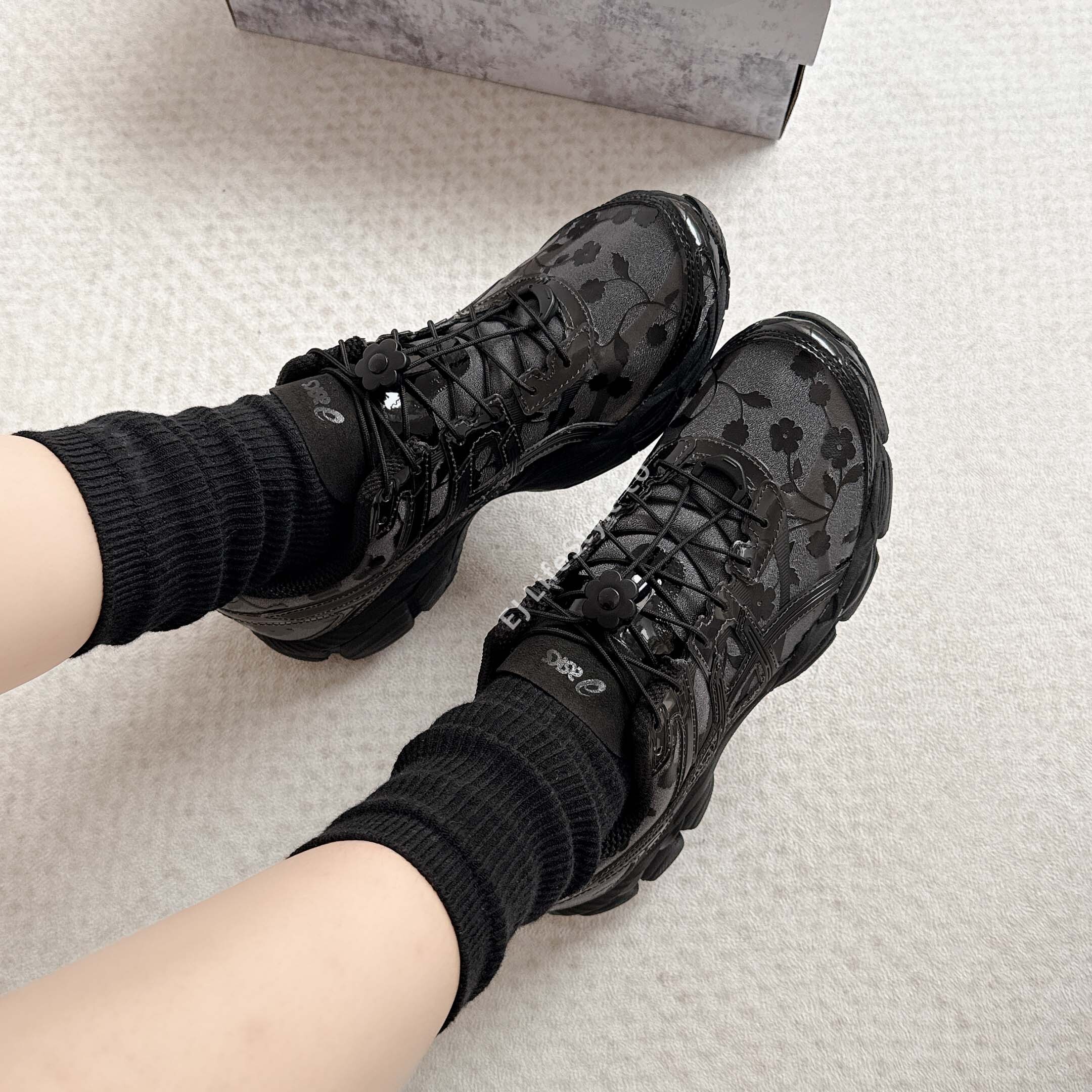 Cecilie Bahnsen X ASICS GEL-CUMULUS 16 聯名款 薄紗 花卉 花朵 透視 全黑 抽繩 快繫繩扣 男女鞋 1203A762-001 / 現貨