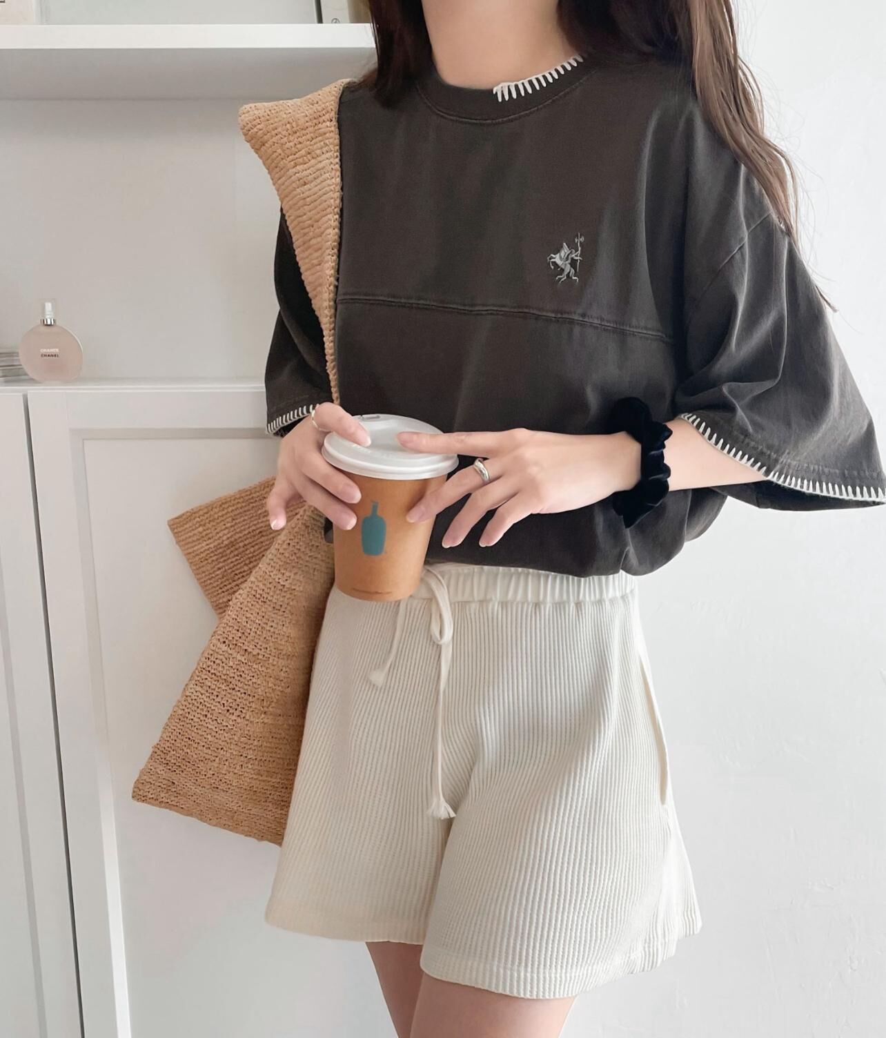 【預購】JN072609  Java 刺繡短袖上衣( 炭灰色)