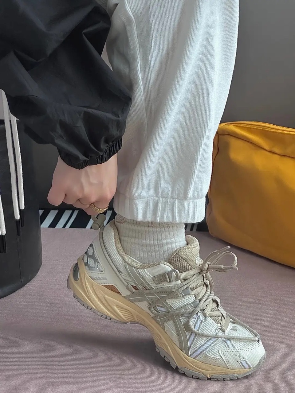 ASICS GEL-KAHANA TR V2 奶茶灰銀 奶油底 機能性 復古 鞋帶扣 男女鞋 1203A259-250 / 調貨