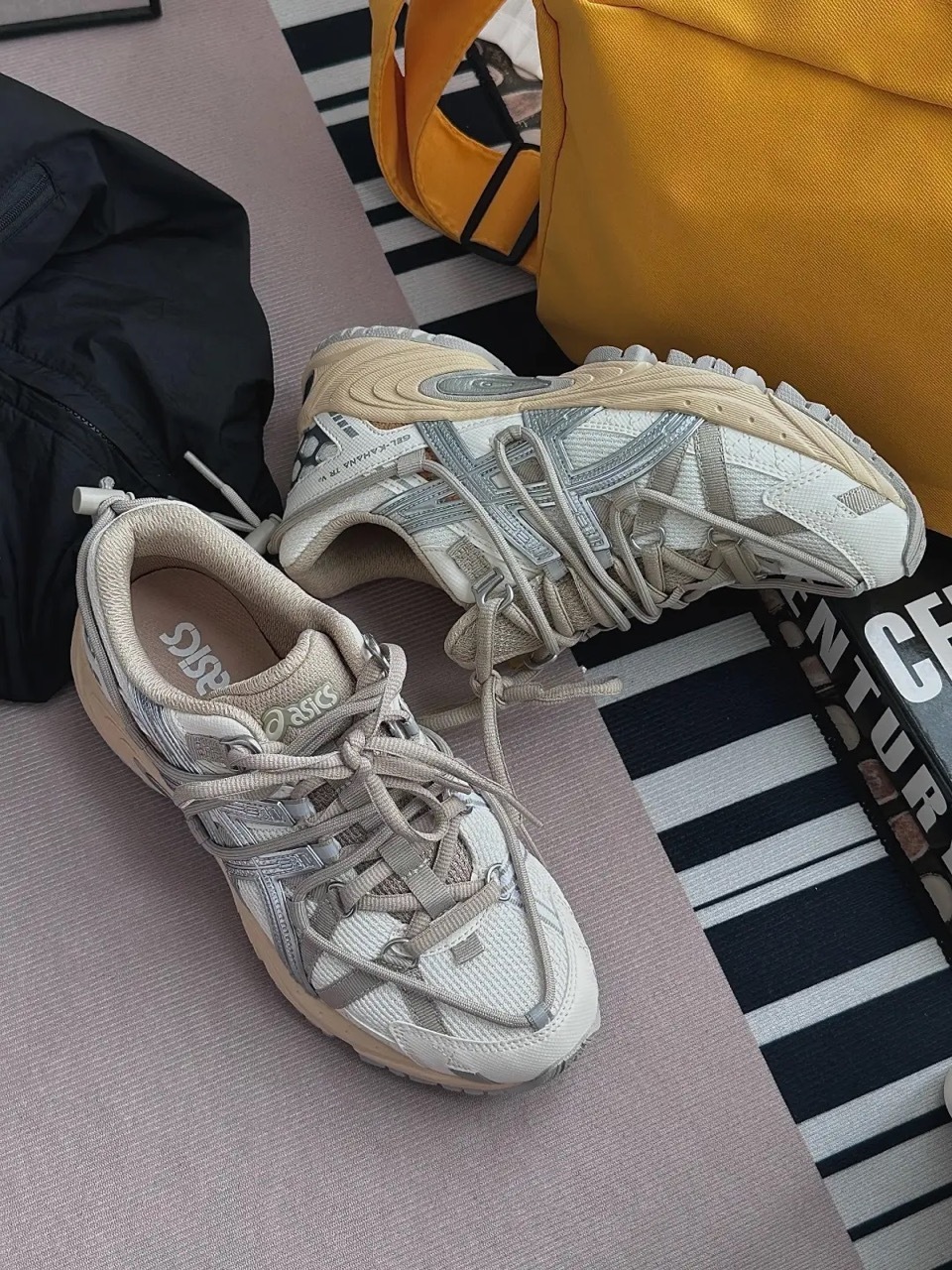 ASICS GEL-KAHANA TR V2 奶茶灰銀 奶油底 機能性 復古 鞋帶扣 男女鞋 1203A259-250 / 調貨