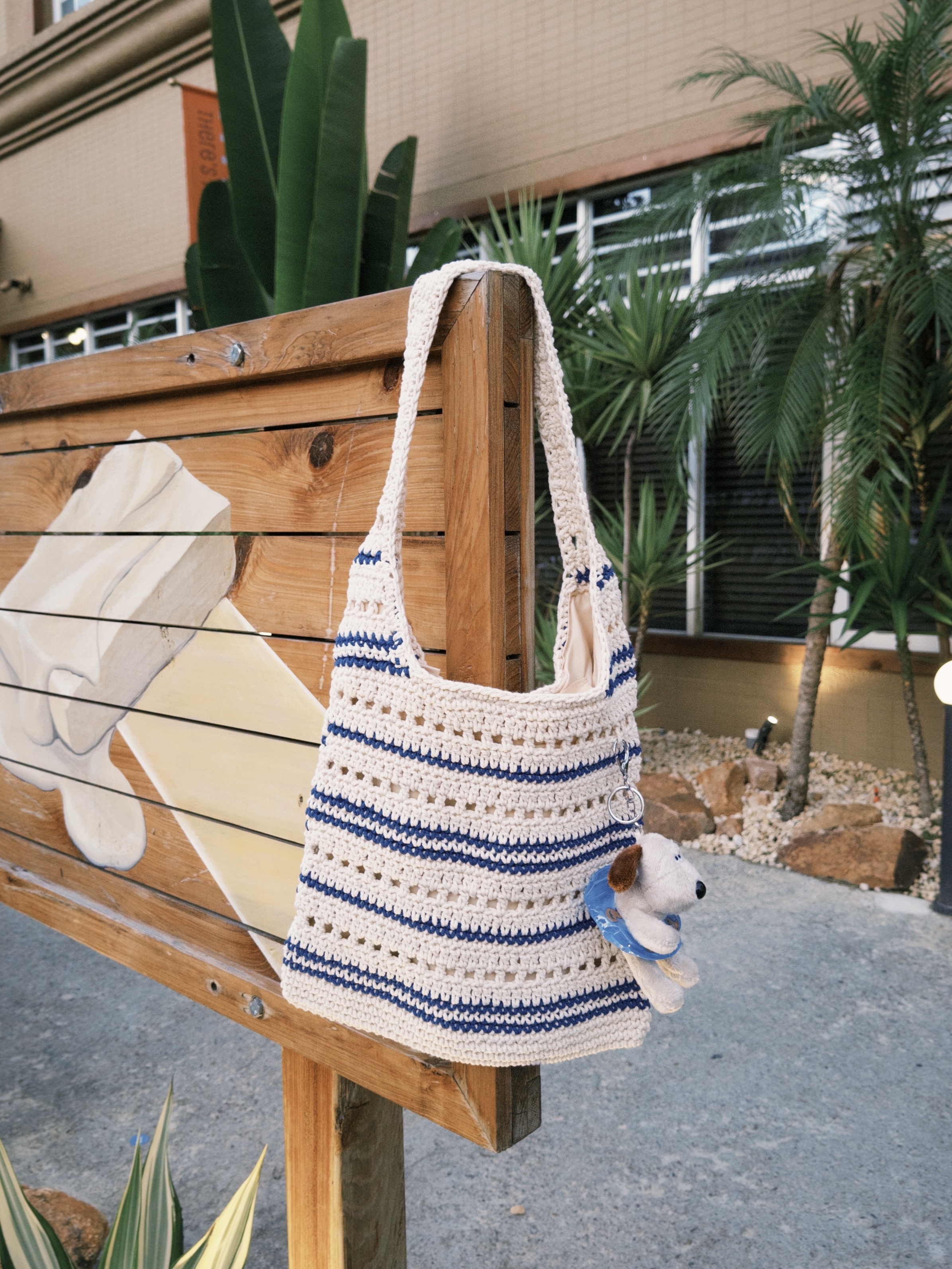 正韓來台🇰🇷藍色條紋編織托特包「附贈狗狗掛飾」