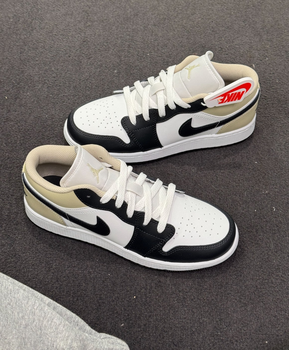 Jordan AJ1 白黑 經典復古 低筒籃球鞋 男款 潮流百搭皮革球鞋July25