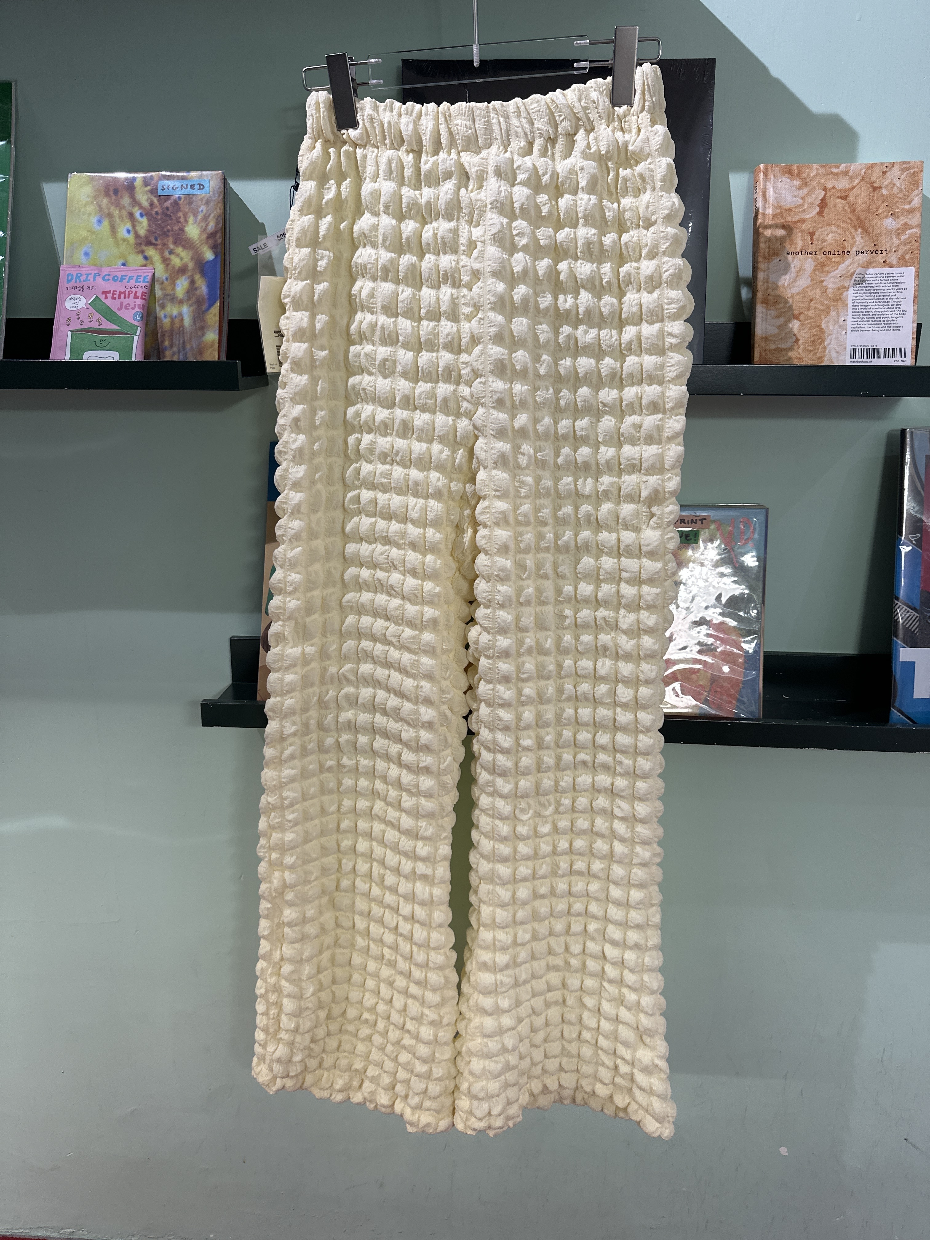 Puffy long trousers / yellow