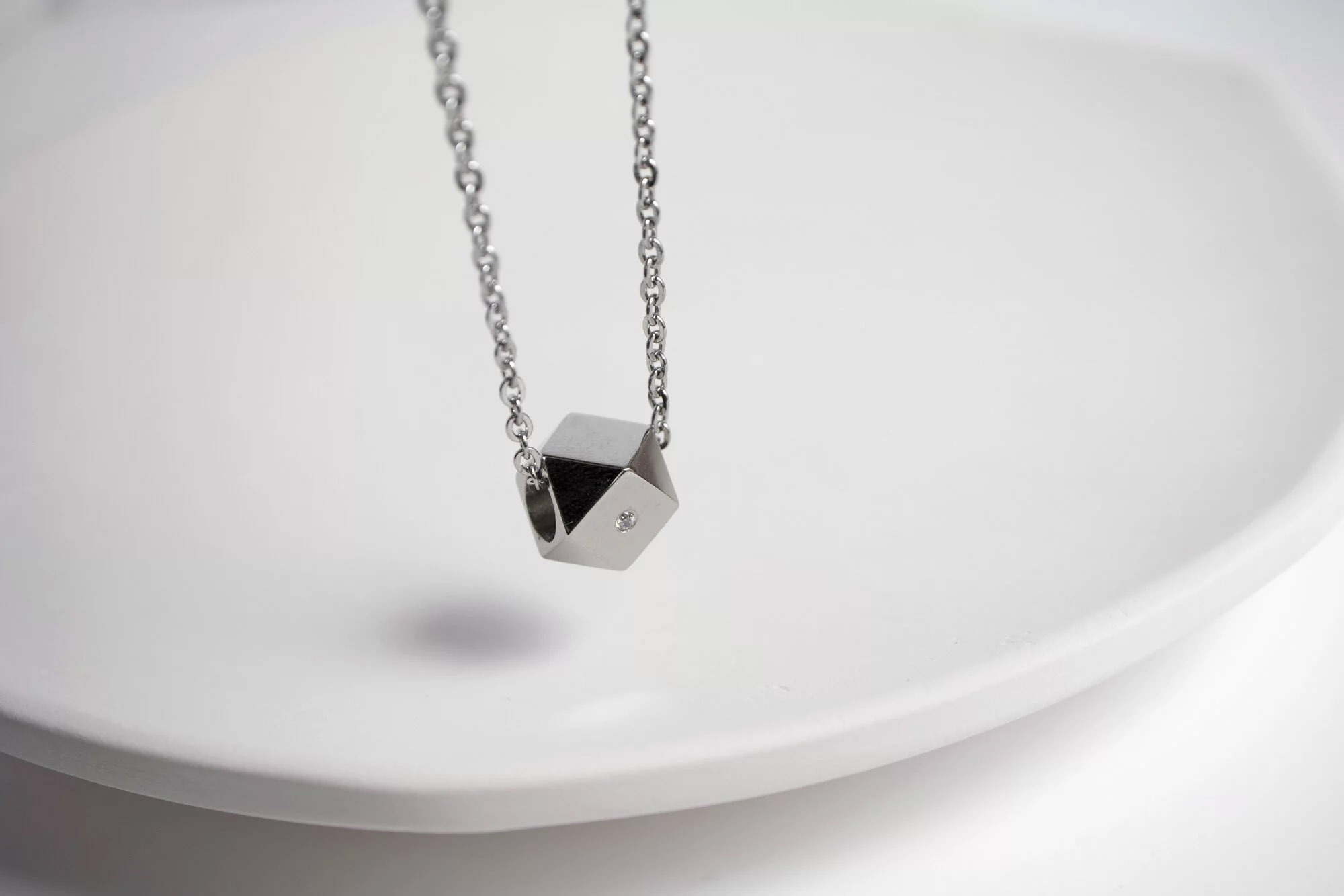 geometry-small-square-necklace
