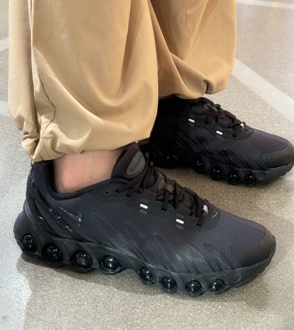 Nike Air Max DN8 王嘉爾同款 黑色氣墊跑鞋 男女百搭舒適慢跑鞋 July25