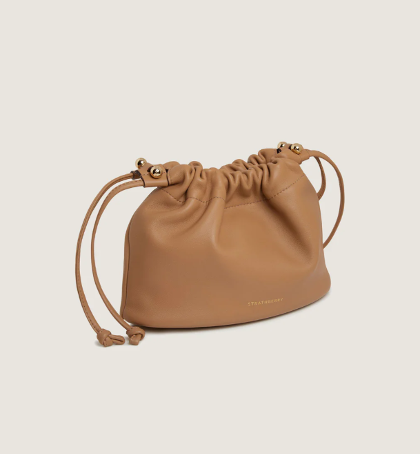 1SA0730-002 STRATHBERRY Charlotte Drawstring Soft Nappa Caramel #20242-157-554-440 (B-BO-E)