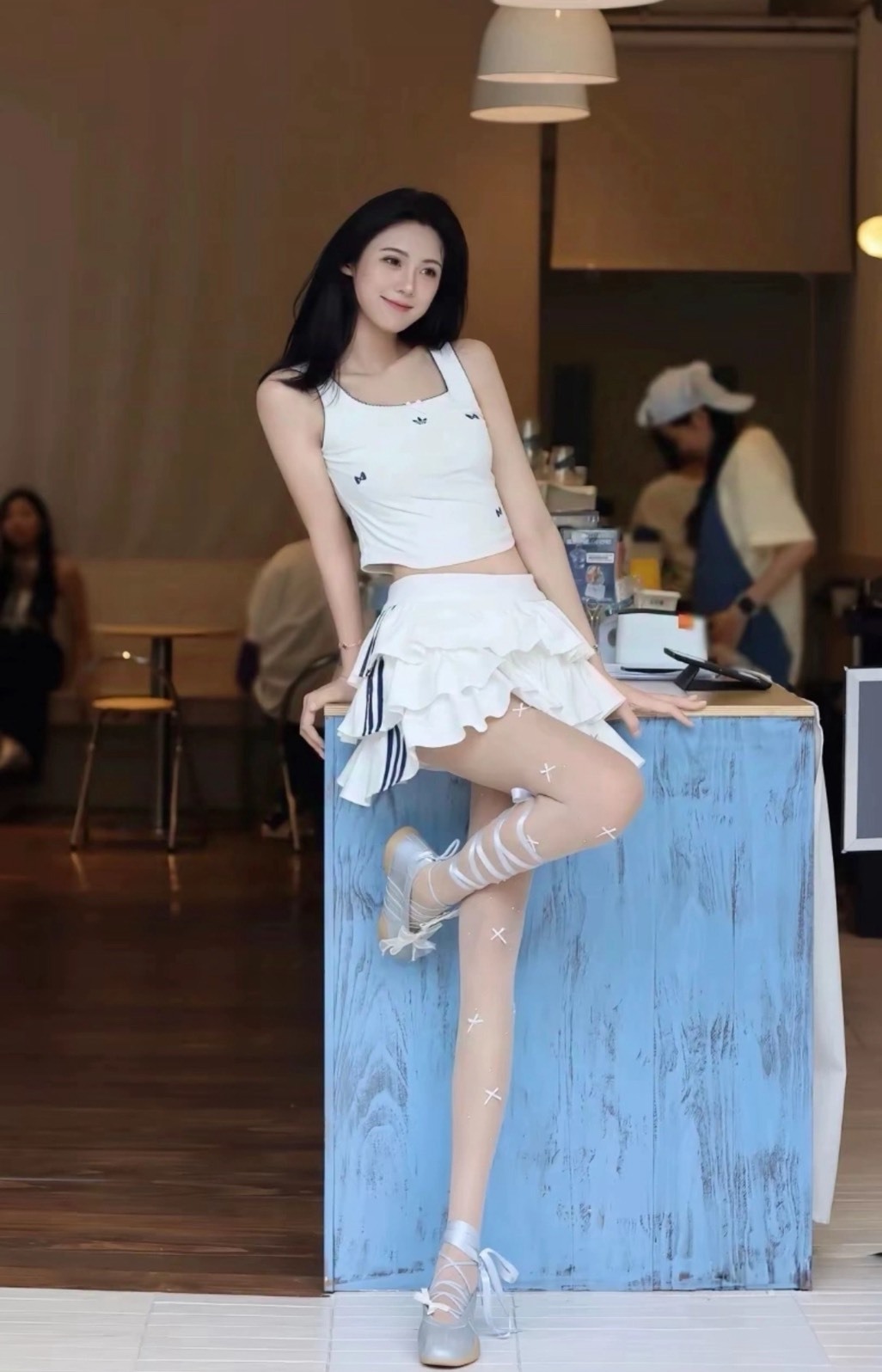 adidas Originals 蝴蝶結背心 白色 修身美式風 方領短版上衣 無袖運動風內搭背心 宋雨琦同款 July25