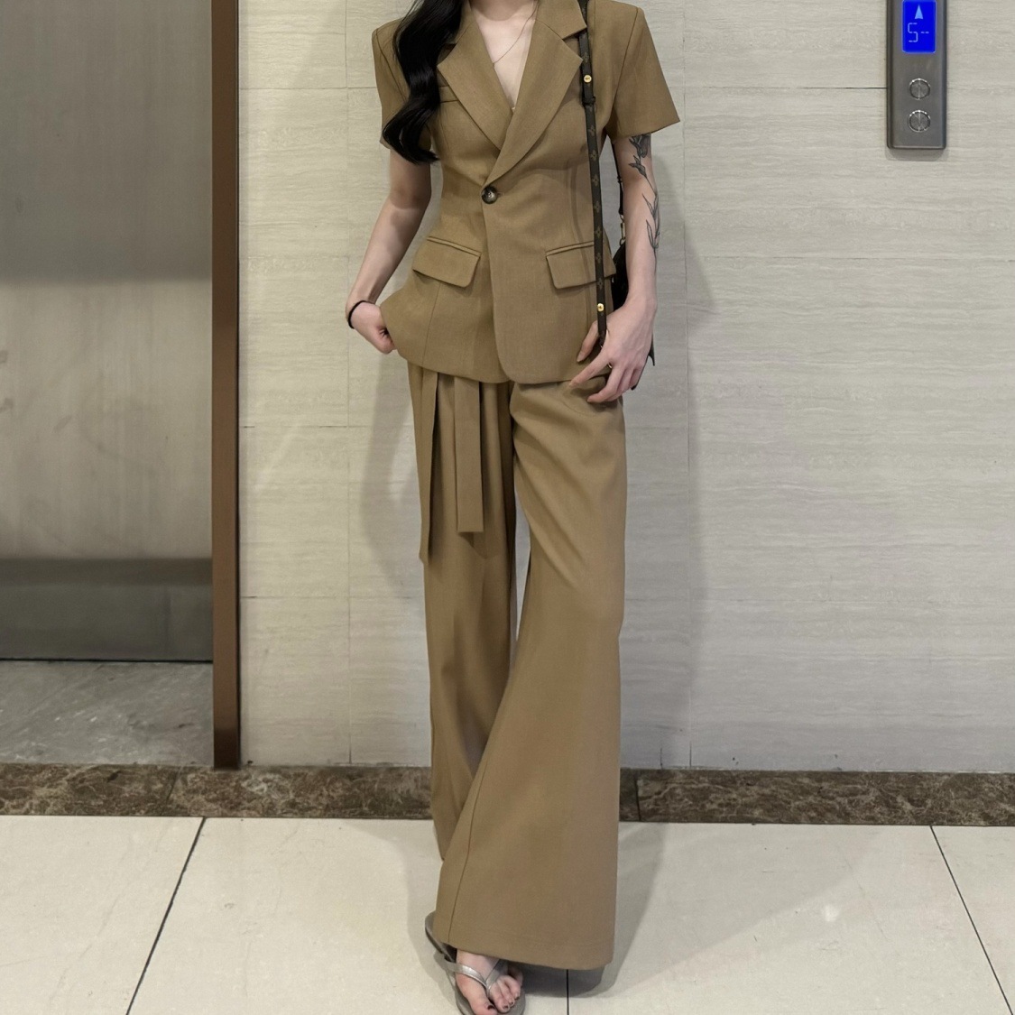 通勤質感系 短袖西裝+高腰褲(2件組)(奶茶/黑)