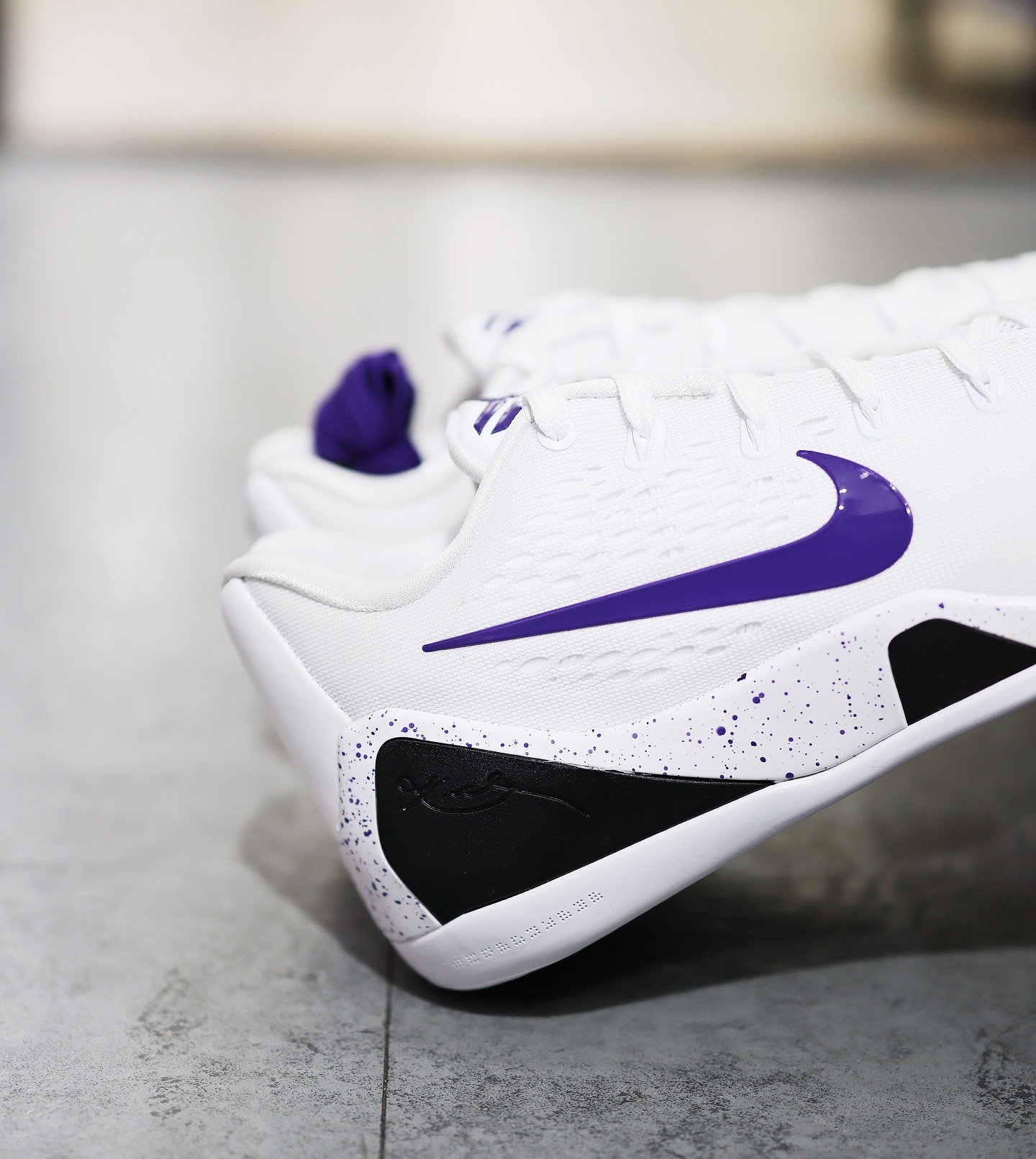 Nike Kobe 9 Elite Low EM Protro White Court Purple IH1