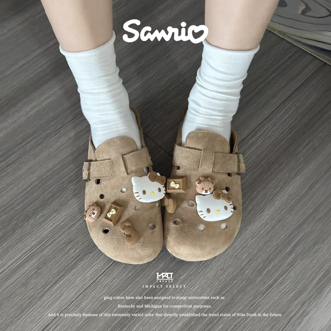 Sanrio 三麗鷗  x Hello Kitty 凱蒂貓 黑皮 卡其 麂皮 勃肯鞋 洞洞鞋 ST253427D-1