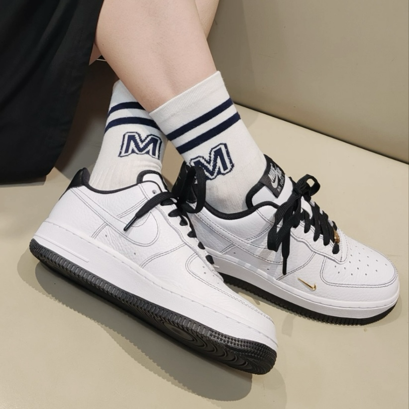 Nike Air Force 1' 07 mini jewel 白黑小金勾 黑縫線 荔枝皮 低筒休閒鞋