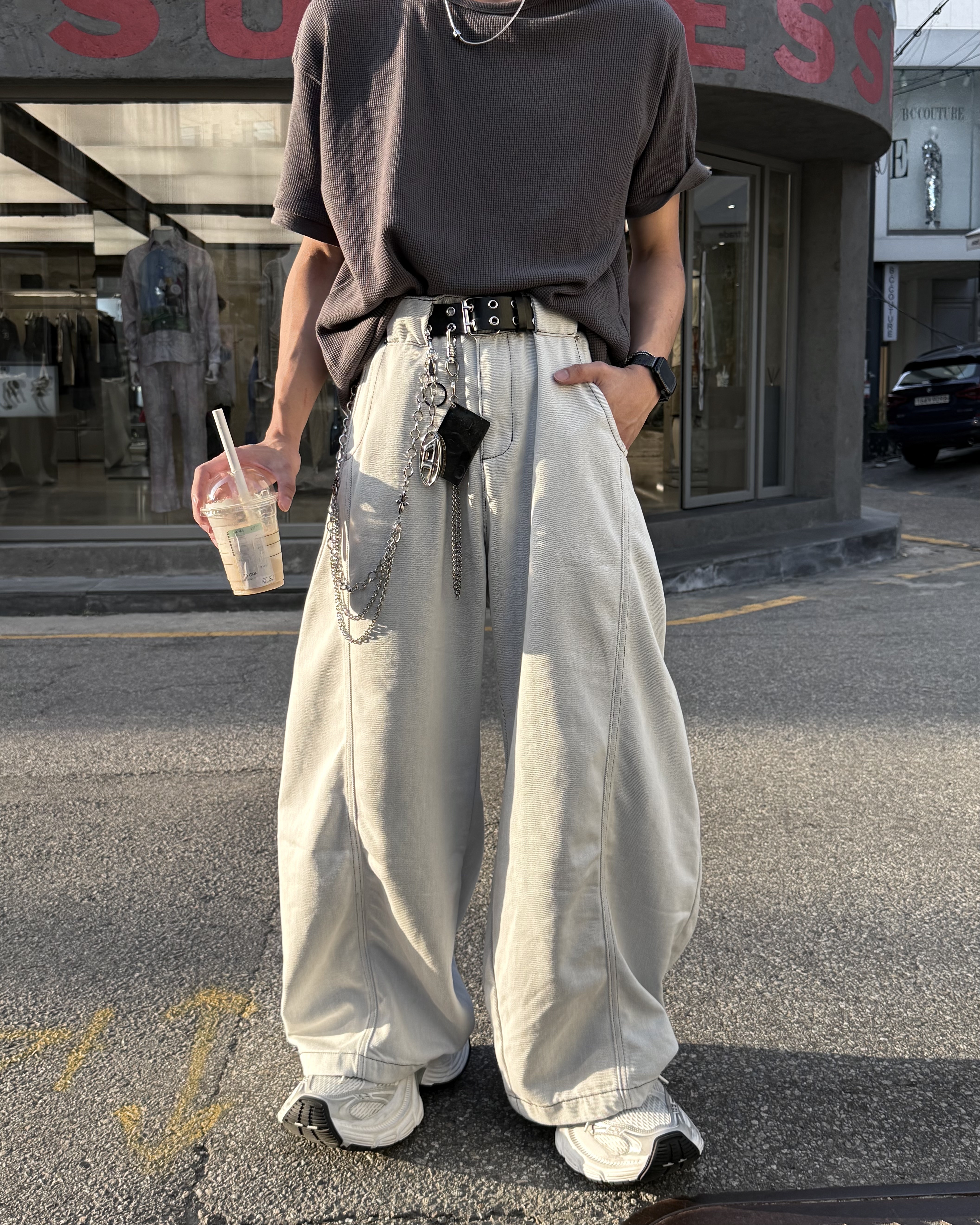 𝐇·𝐓·𝐒 韓國 柔霧白弧 丹寧 反車線 彎刀版型 素面 寬鬆 牛仔 長褲