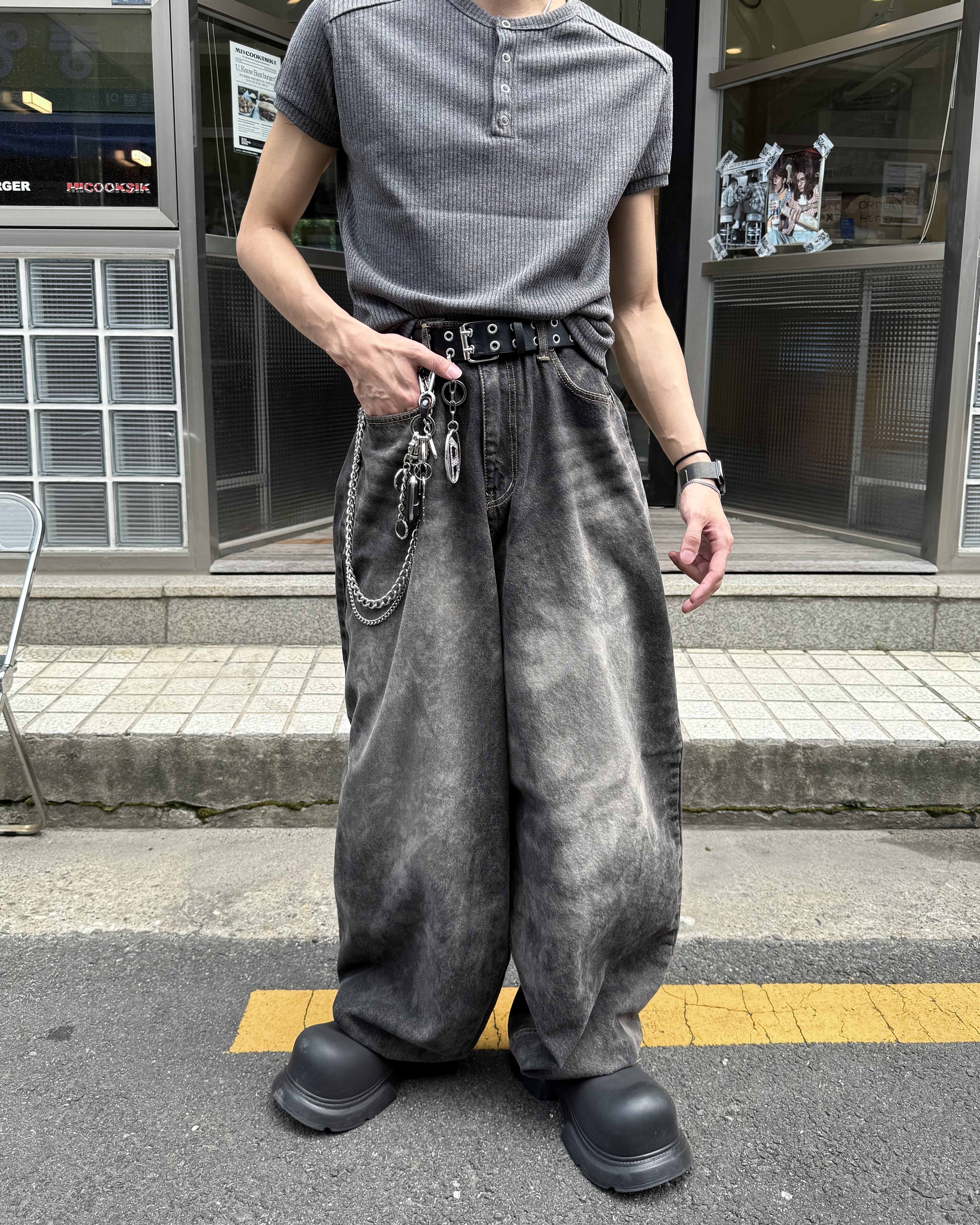 𝐇·𝐓·𝐒 韓國 煙燻裂紋 髒染 復古做舊 層次刷色 寬鬆 錐形 牛仔 長褲