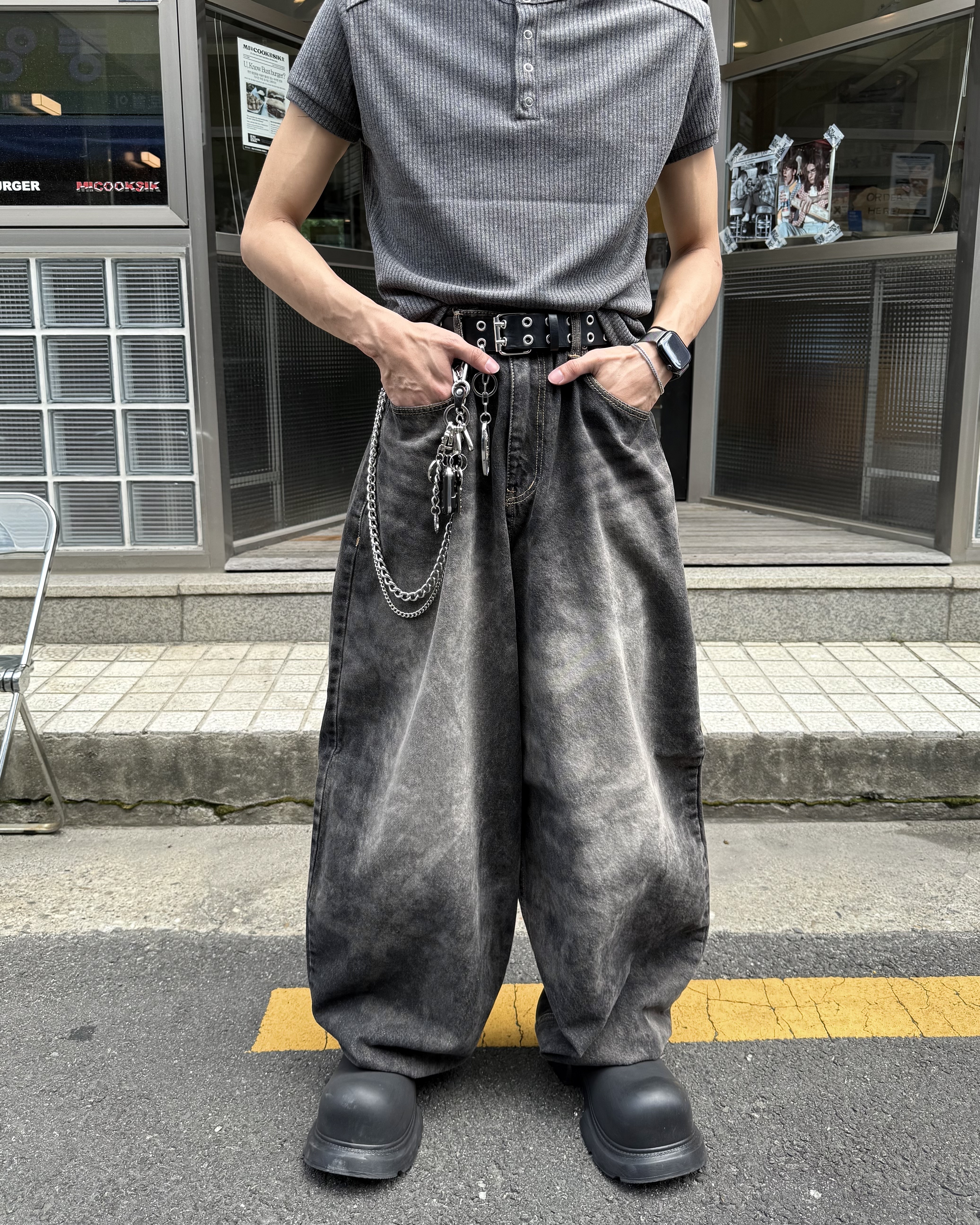 𝐇·𝐓·𝐒 韓國 煙燻裂紋 髒染 復古做舊 層次刷色 寬鬆 錐形 牛仔 長褲