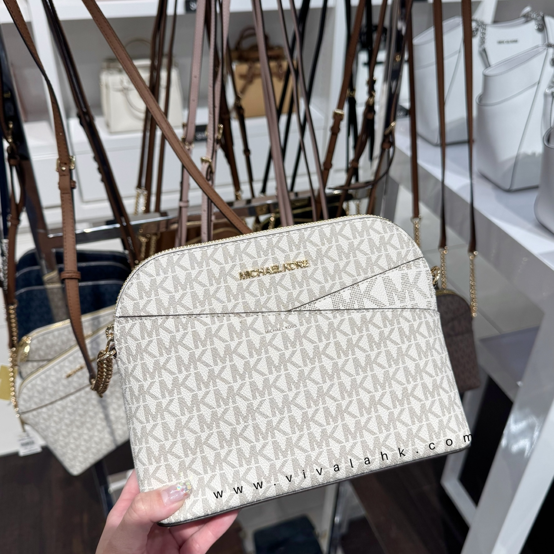 Michael Kors - Jet Set Travel 貝殼斜孭袋 (MK字暗花) (35F1GTVC6B)