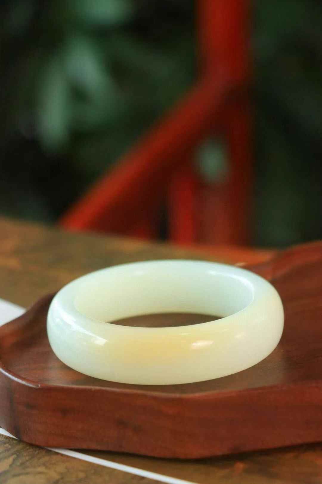 720715 56.8mm和田玉糖白相伴鐲 (56-58)