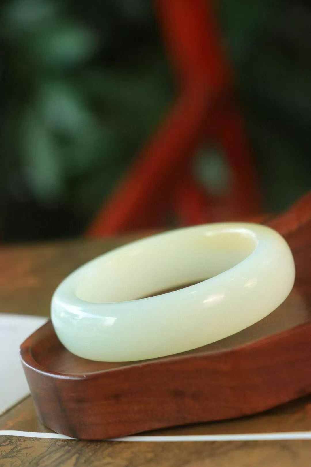 720715 56.8mm和田玉糖白相伴鐲 (56-58)