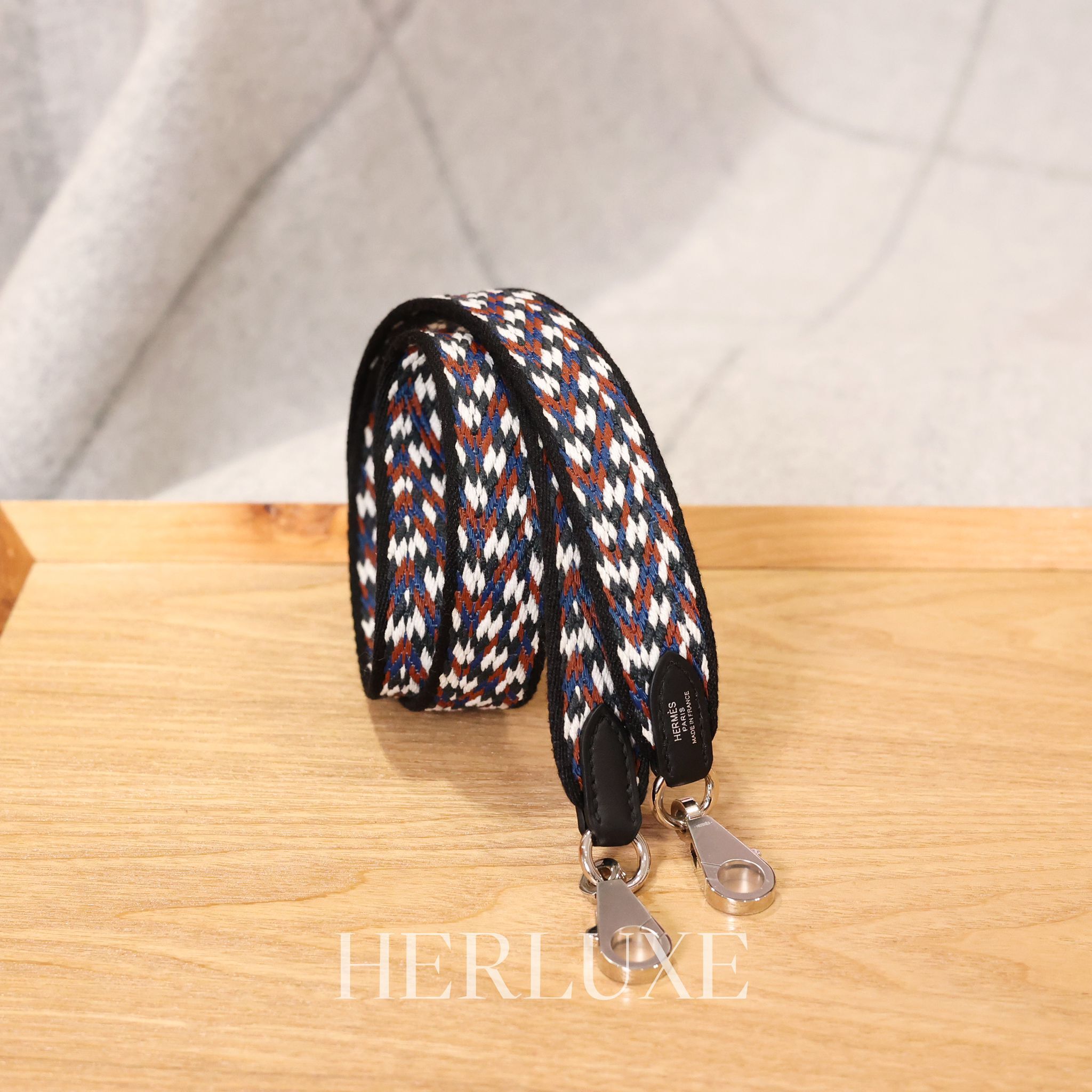 Bandouliere sangle zigzag 25mm noir/blanc 85cm