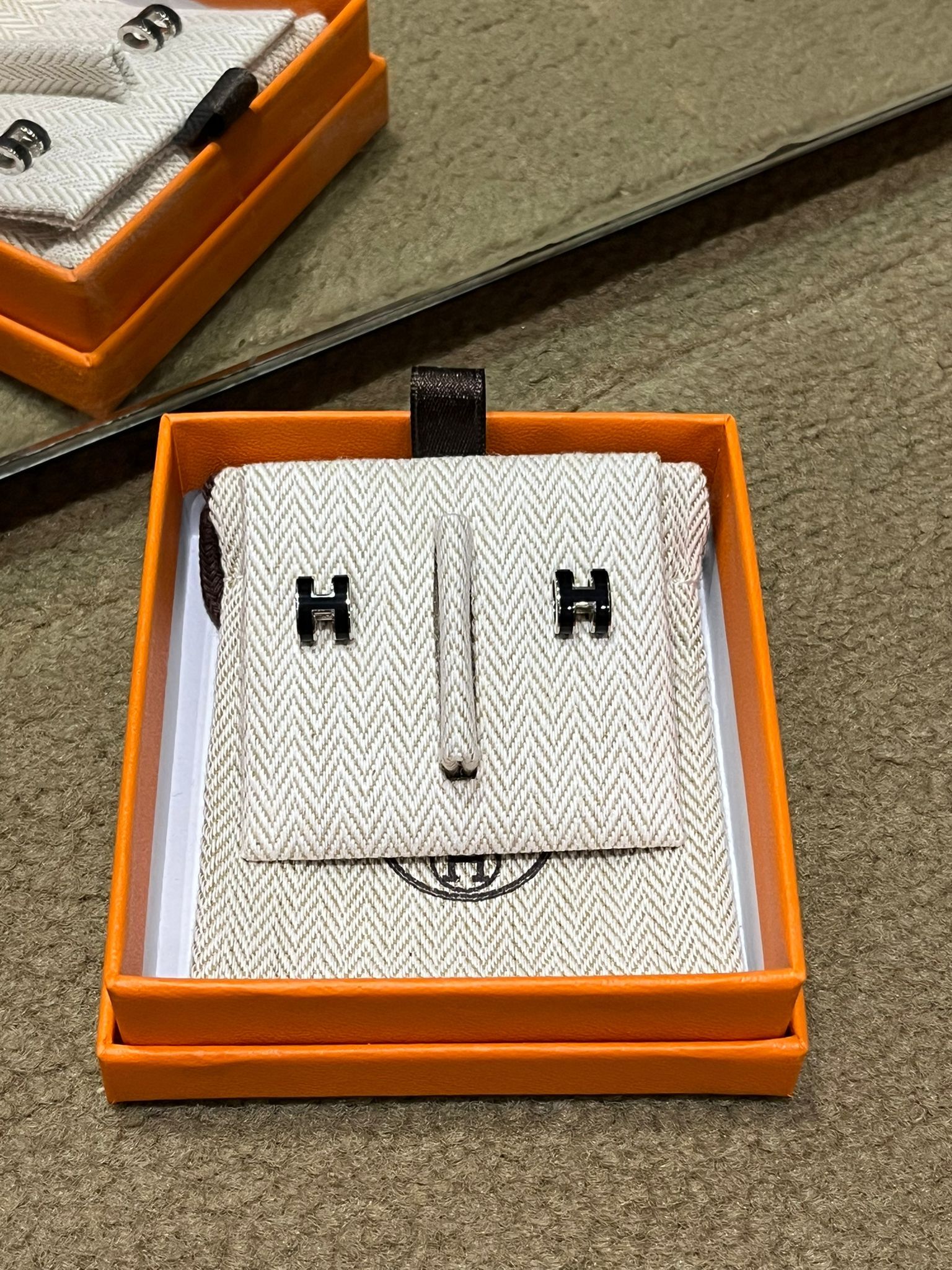 Mini pop H earrings 89 noir CK