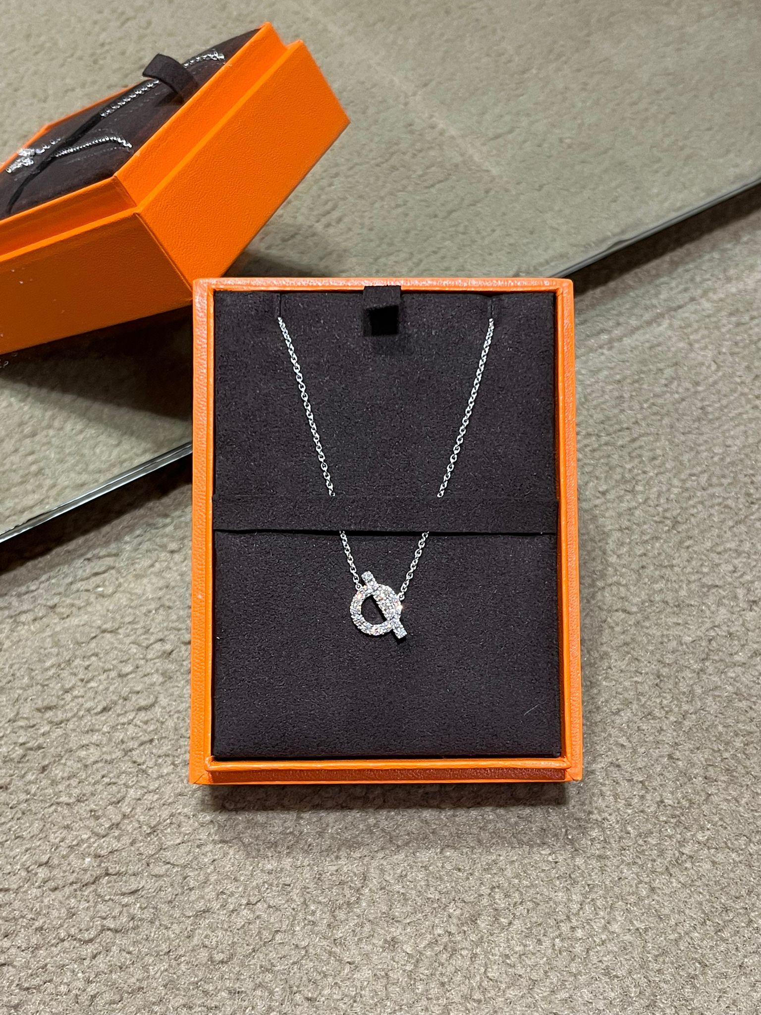 Finesse pendant 17D 0.46ct orb-18K white gold 小Q 白金 鑽石頸鏈