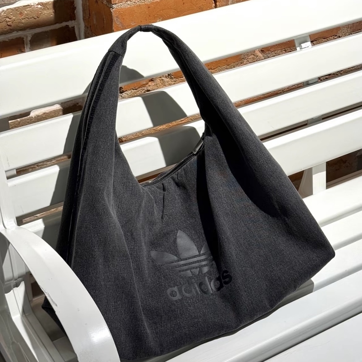 ADIDAS ORIGINALS 愛迪達 牛仔黑 經典 單寧 DEMIN 肩背包 斜背包 雲朵包 IX7694