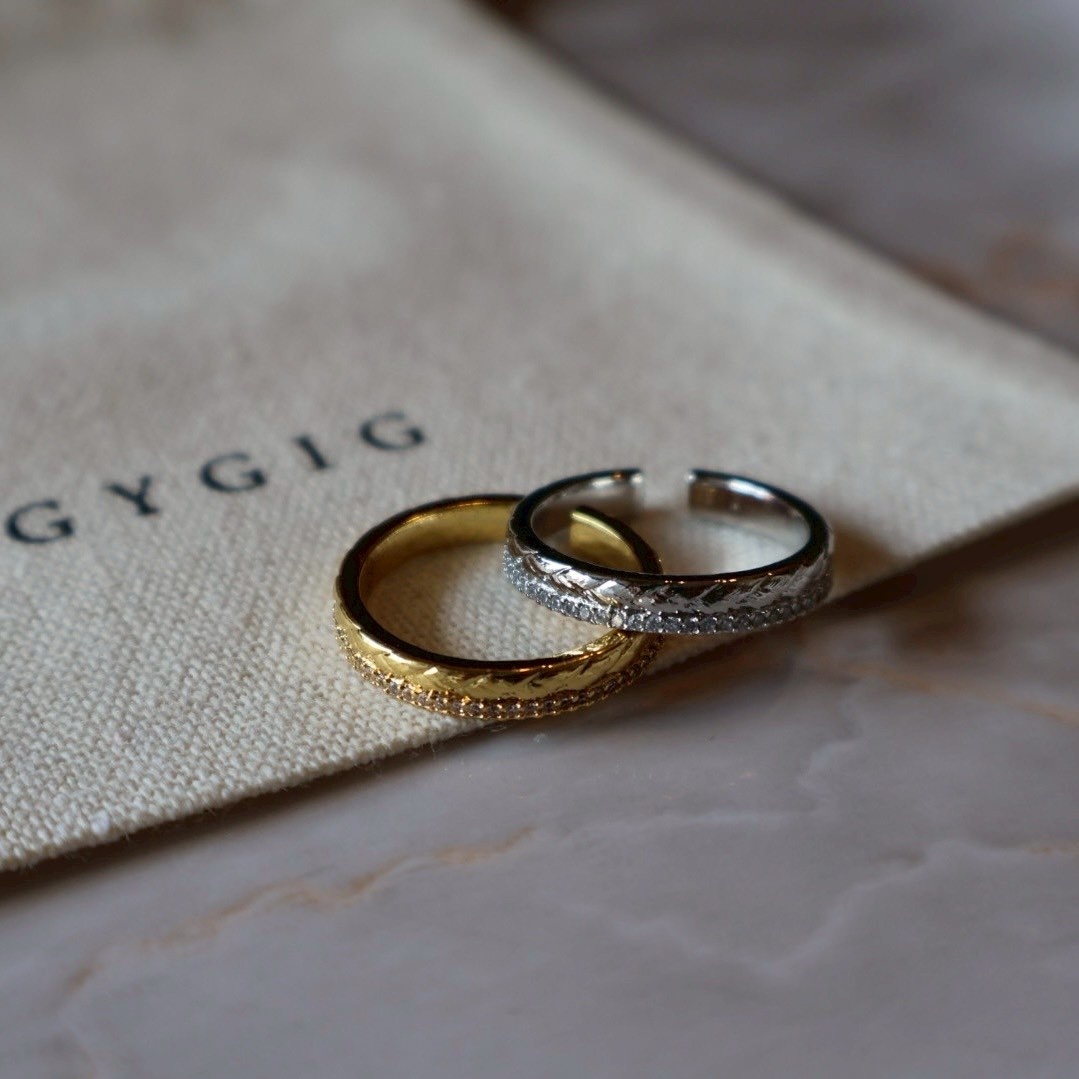 Gy”拉絲細菱格紋新中式開口戒