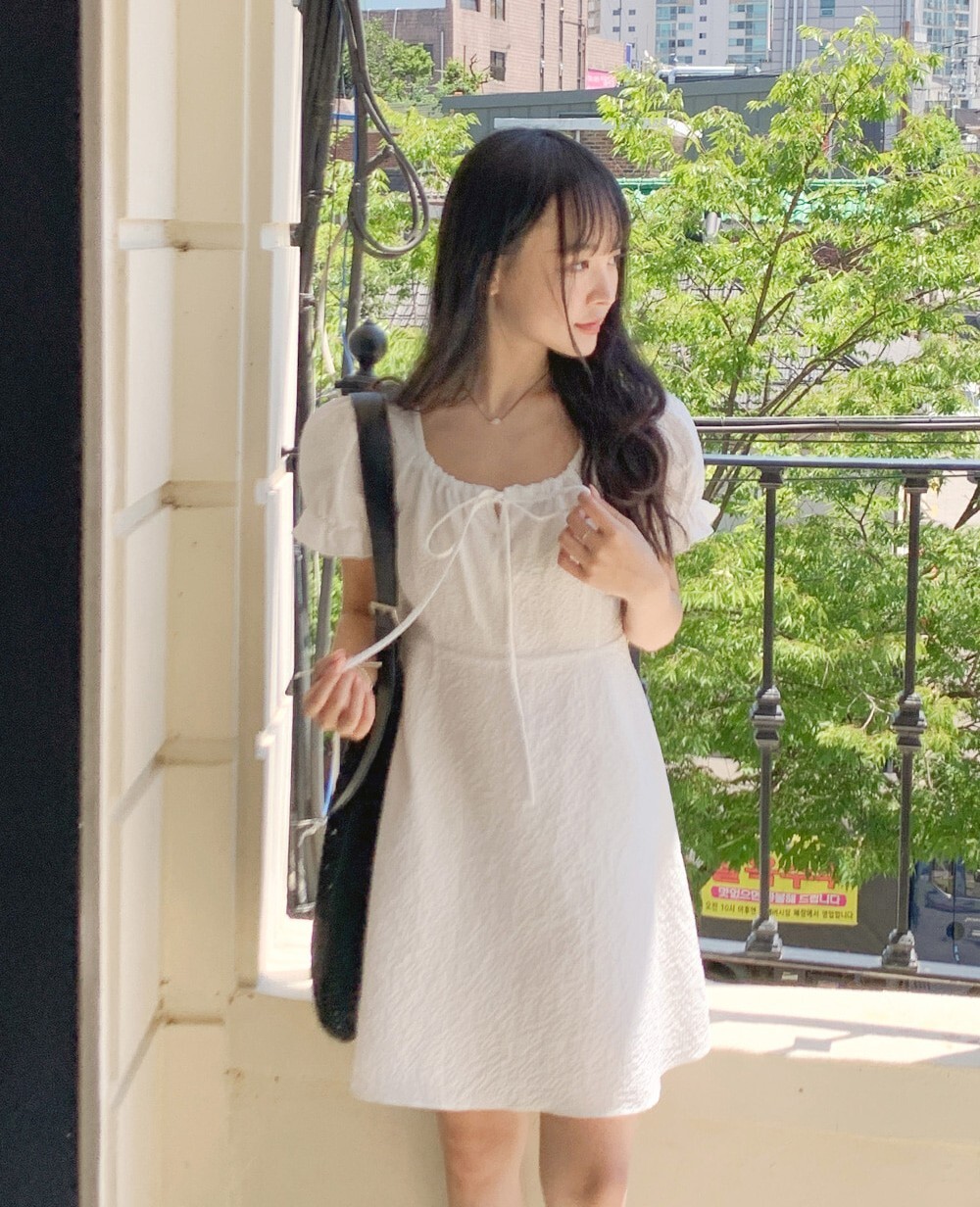 韓國grace muse授權 輕盈立體荷葉邊袖方領綁帶短洋裝