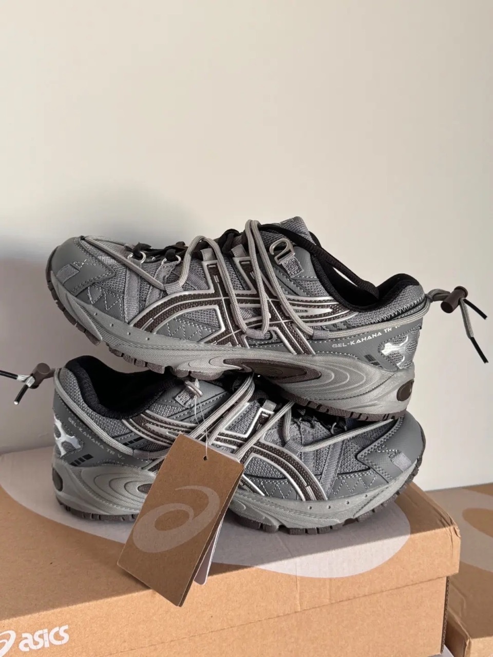 ASICS GEL-KAHANA TR V2 鐵灰摩卡 灰黑 冷灰 咖啡色 深棕 灰棕 機能性 復古 鞋帶扣 男女鞋 1203A259-021 / 調貨