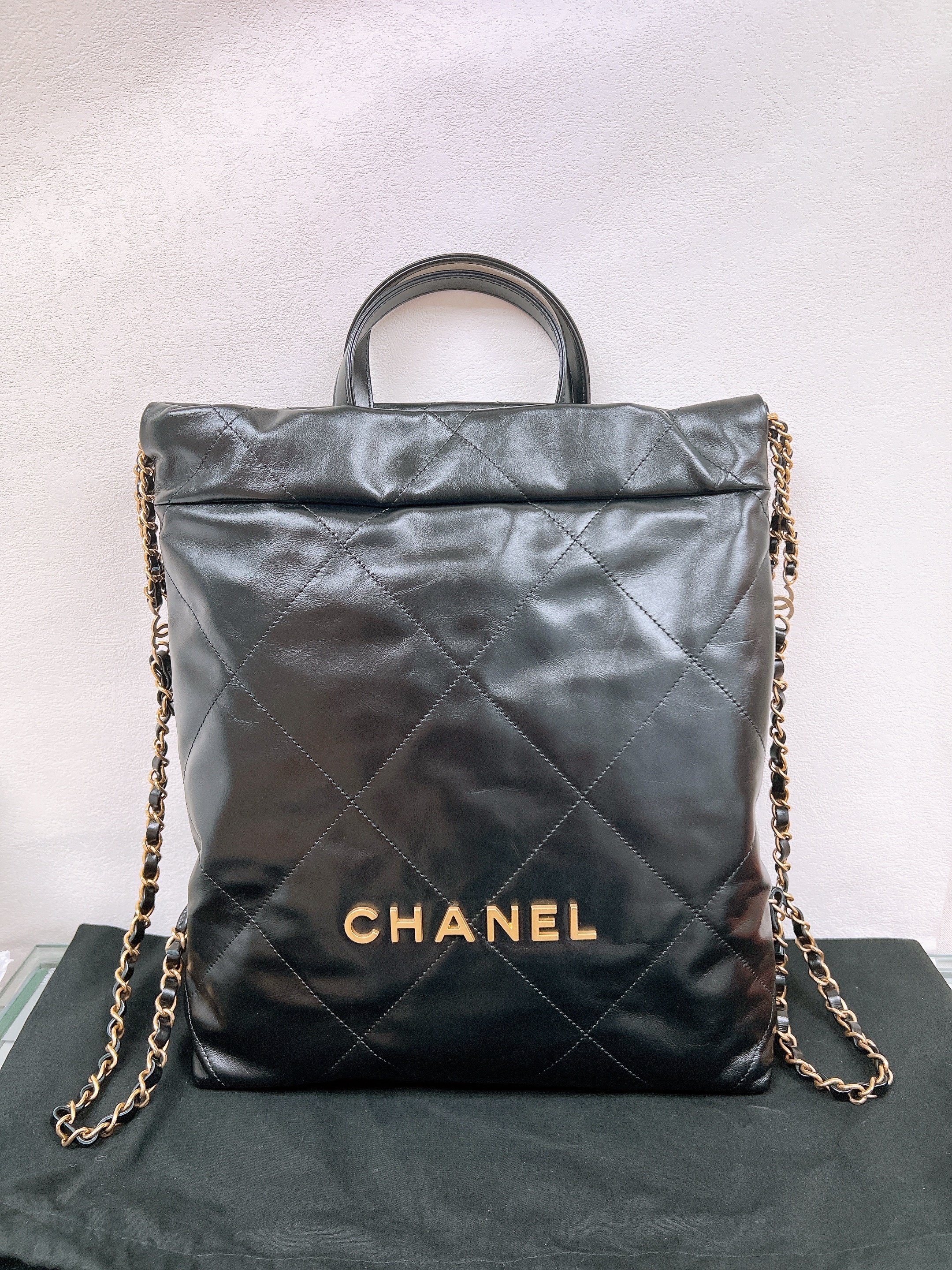 Chanel 22 backpack small (black GHW)