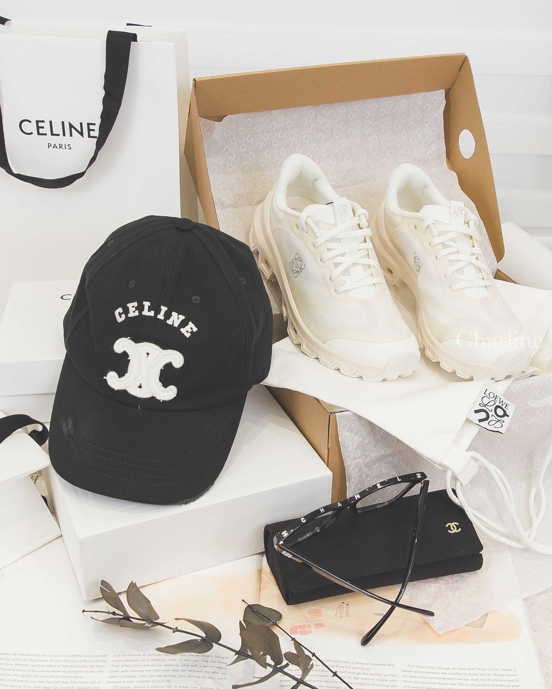 Celine Baseball 黑色仿舊刺繡白色字母凱旋門棉質棒球帽,Chanel黑色白字側邊銀CC平光眼鏡,Loewe Cloudventure 2.0 Sneaker 蛋殼色運動鞋-Charline Boutique 精品代購