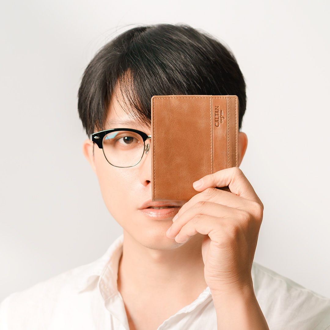 【招財母錢包💰】男用皮革壓飾真皮簡約短夾-三色(071695)