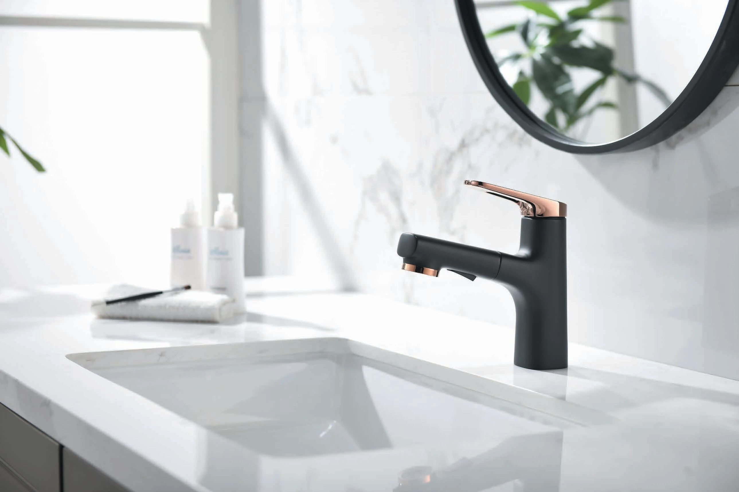 BOSS 伸縮面盆龍頭(尊爵黑+玫瑰金) 112288BG