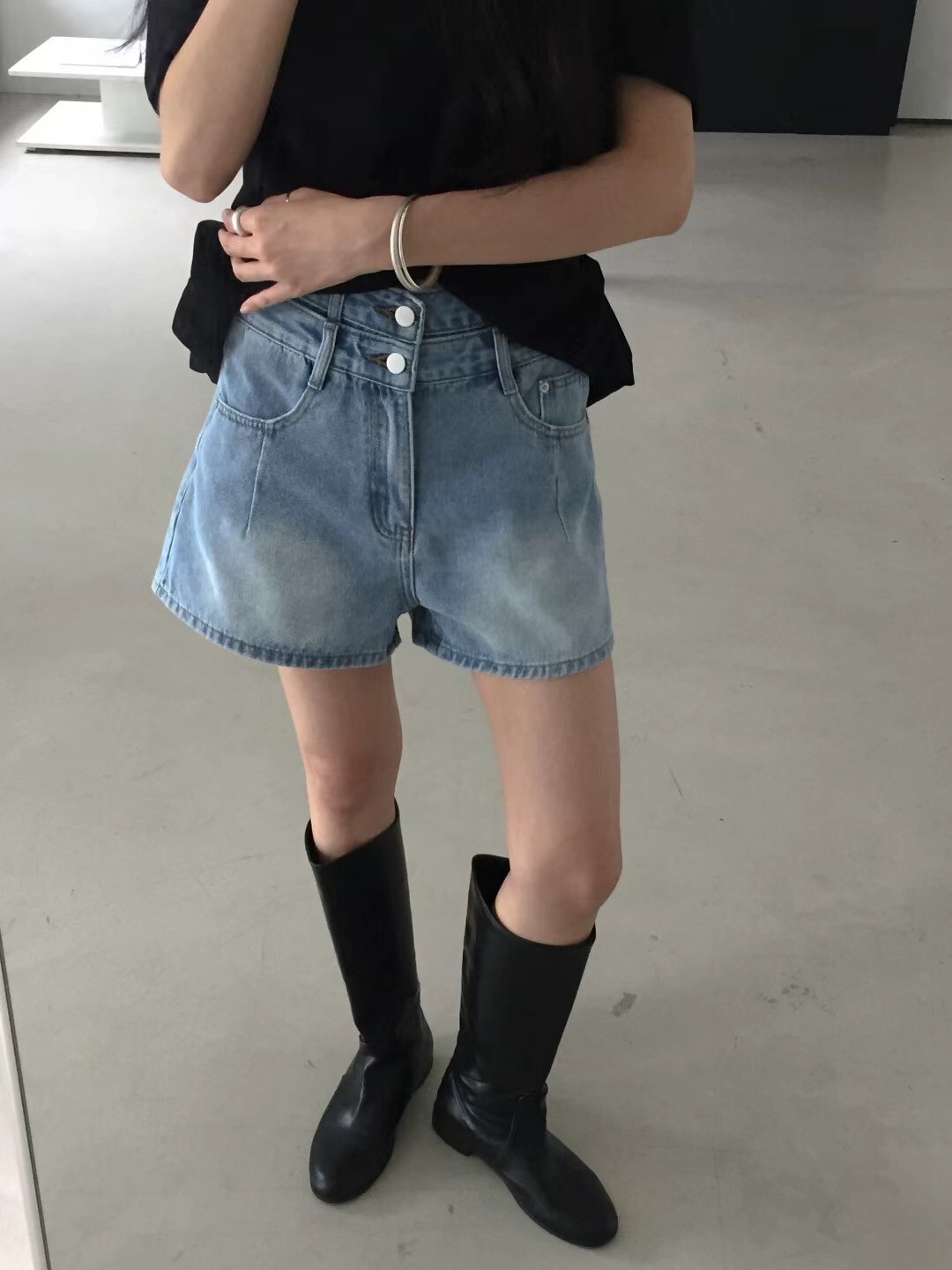 雙釦中高腰牛仔短褲
