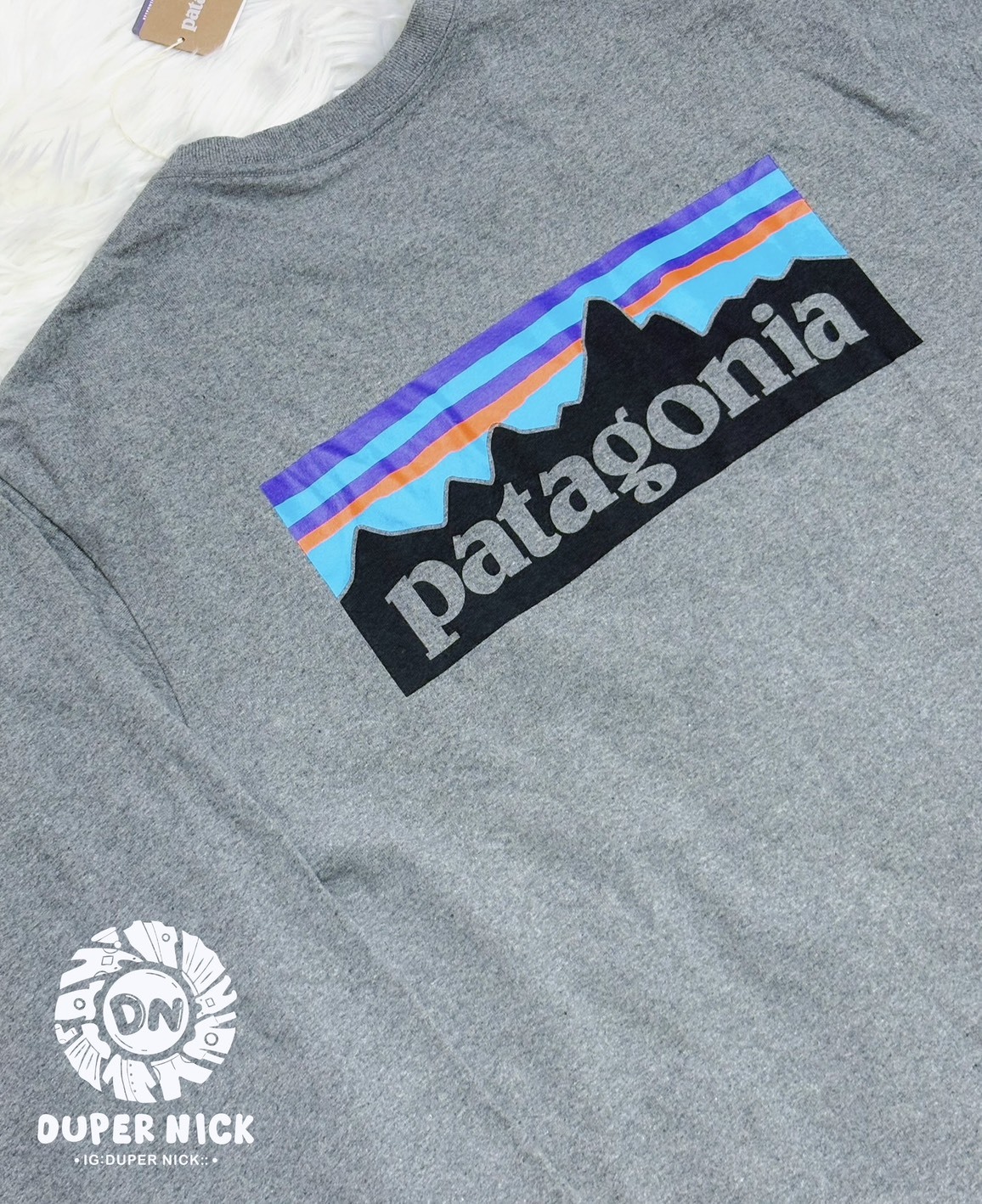 Patagonia P-6 Logo 薄長袖 灰色