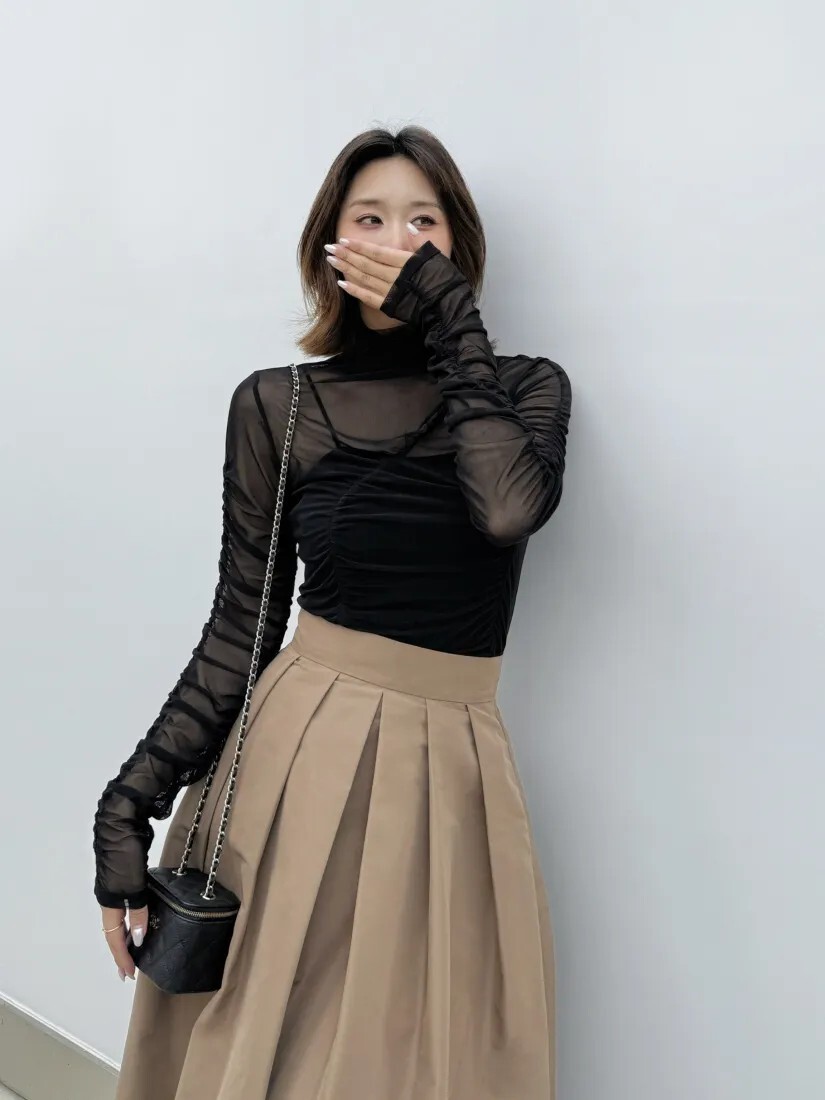 經典黑透膚拼接皺皺抓褶感高領上衣S-M (Elegant & Love)