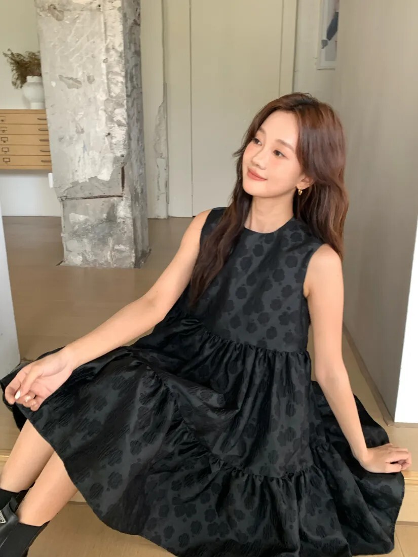 經典黑立體點點織紋蛋糕裙圓領短洋裝-F (Elegant & Love)