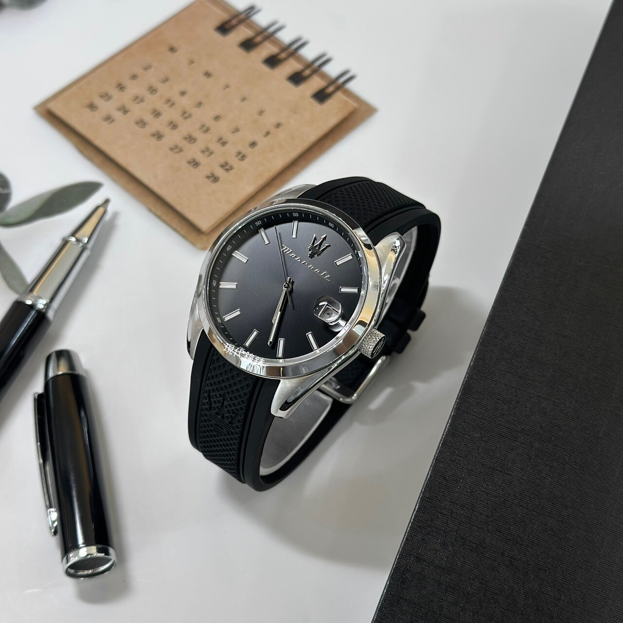 【Maserati 瑪莎拉蒂】Attrazione 放大日期窗簡約大三針腕錶 R8851151004 43mm 現代鐘錶