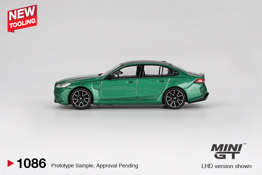 【預訂】Mini GT 1086 BMW M5 (G90) Isle of Man Green Metallic