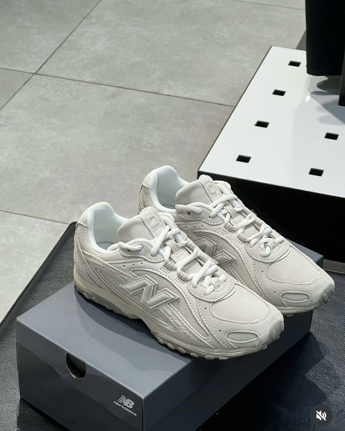 <張員瑛同款>New Balance 204L 麂皮 奶白