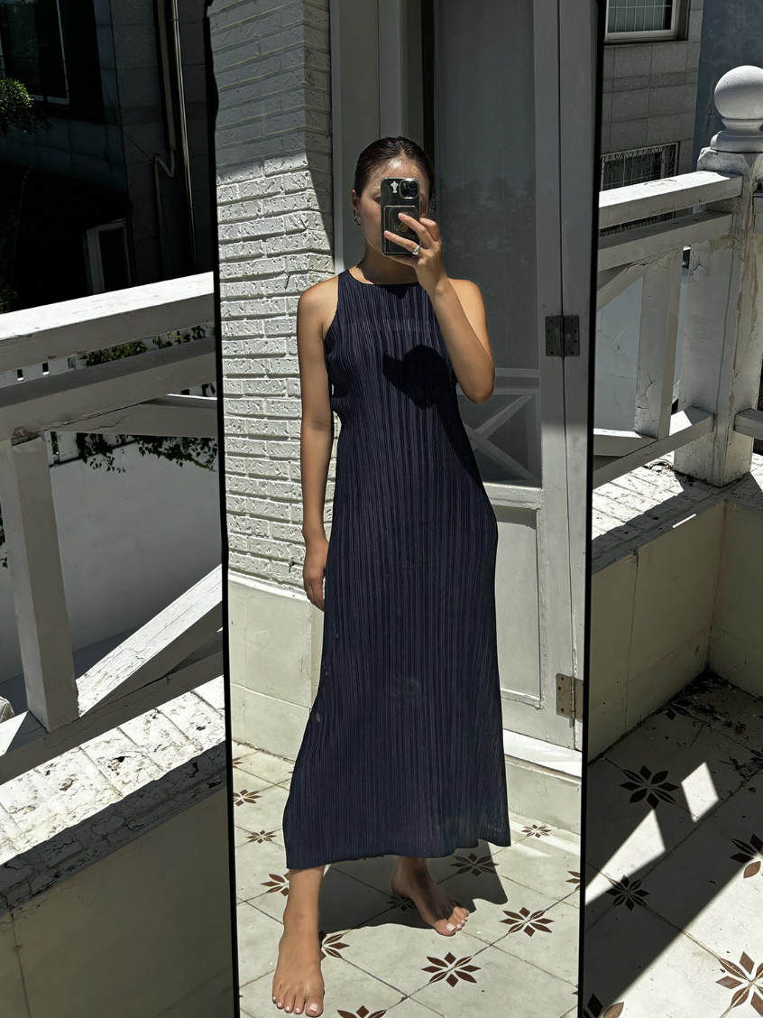 Novia 細褶交叉美背肩帶無袖洋裝 [ 海軍藍 / Free ]
